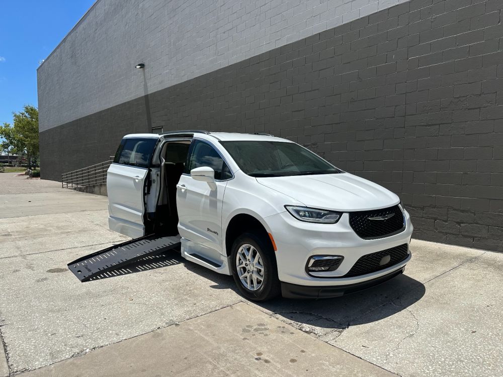 chrysler pacifica 2022 2C4RC1BG2NR197684 image chrysler pacifica 2022 2C4RC1BG2NR197684 image