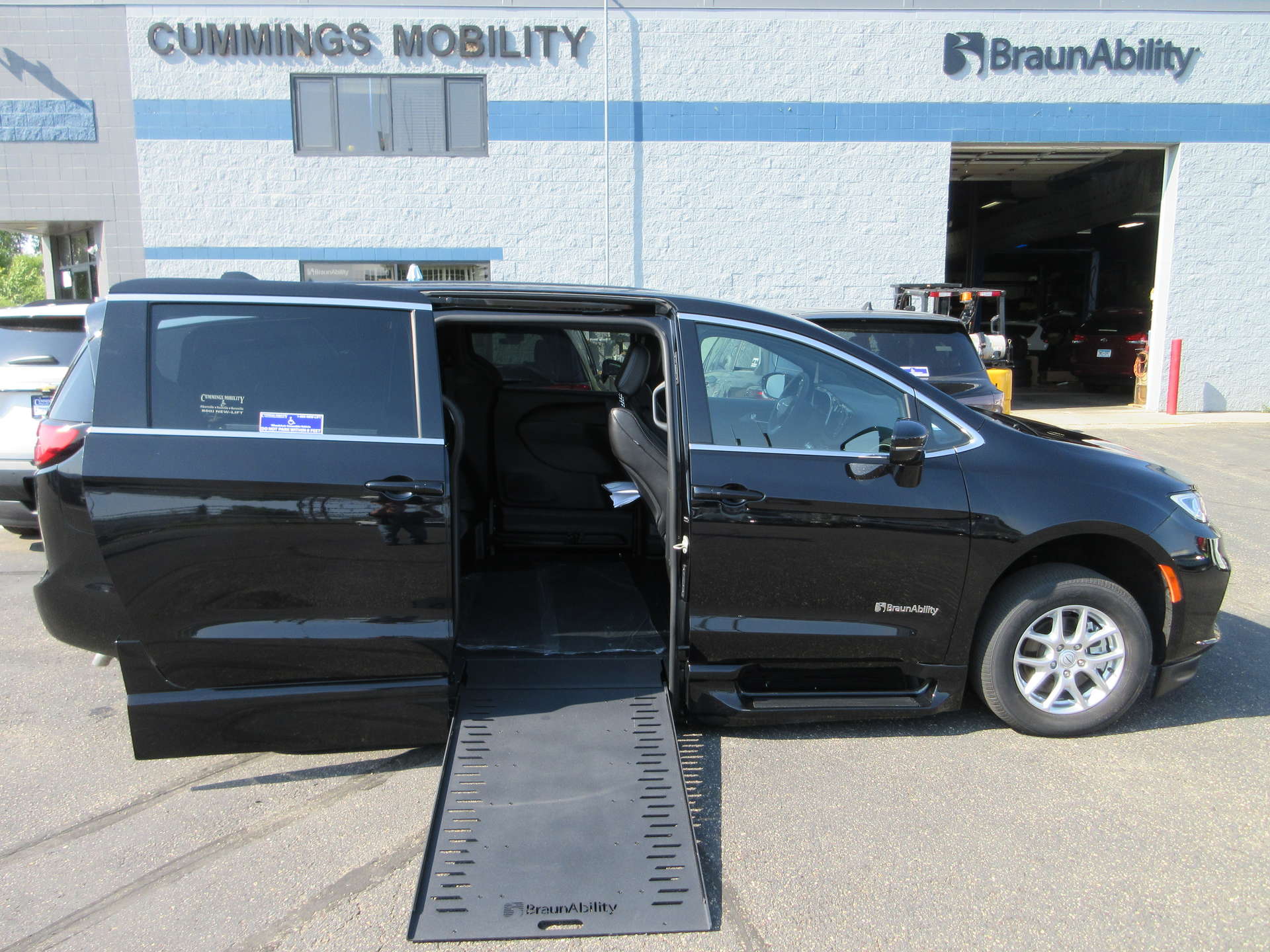 chrysler pacifica 2025 2C4RC1BG7SR599132 image chrysler pacifica 2025 2C4RC1BG7SR599132 image