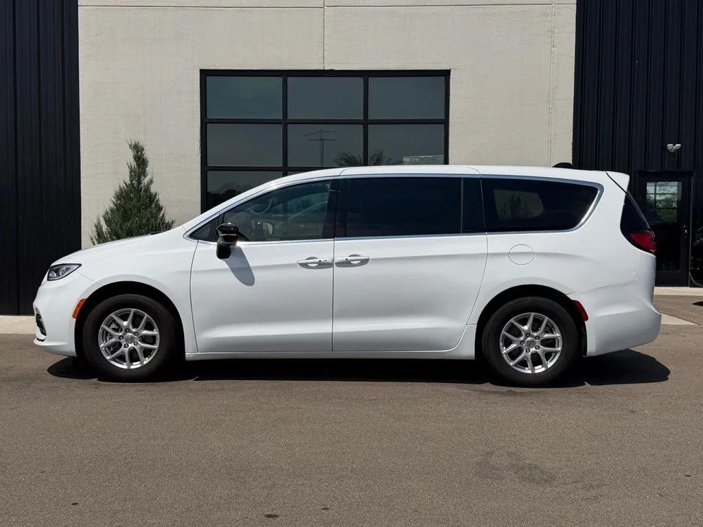 chrysler pacifica 2025 2C4RC1BG4SR542564 image chrysler pacifica 2025 2C4RC1BG4SR542564 image