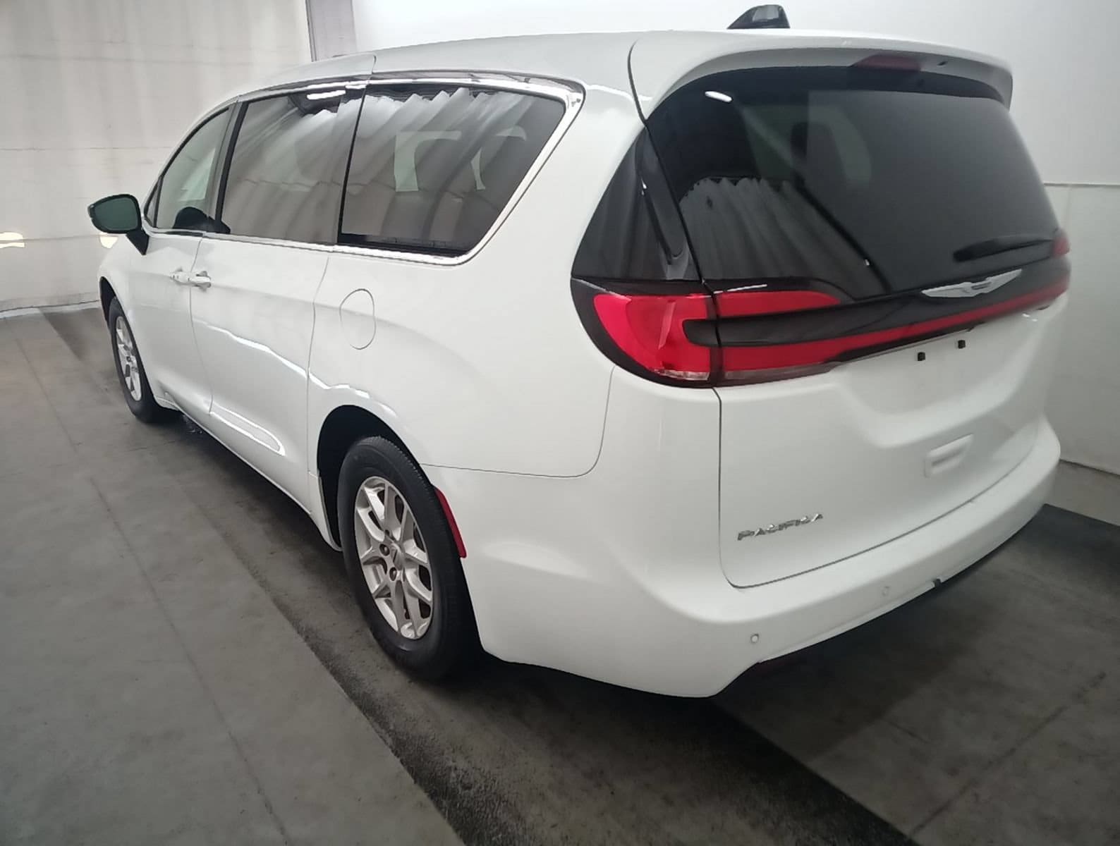 chrysler pacifica 2025 2C4RC1BG5SR531606 image chrysler pacifica 2025 2C4RC1BG5SR531606 image