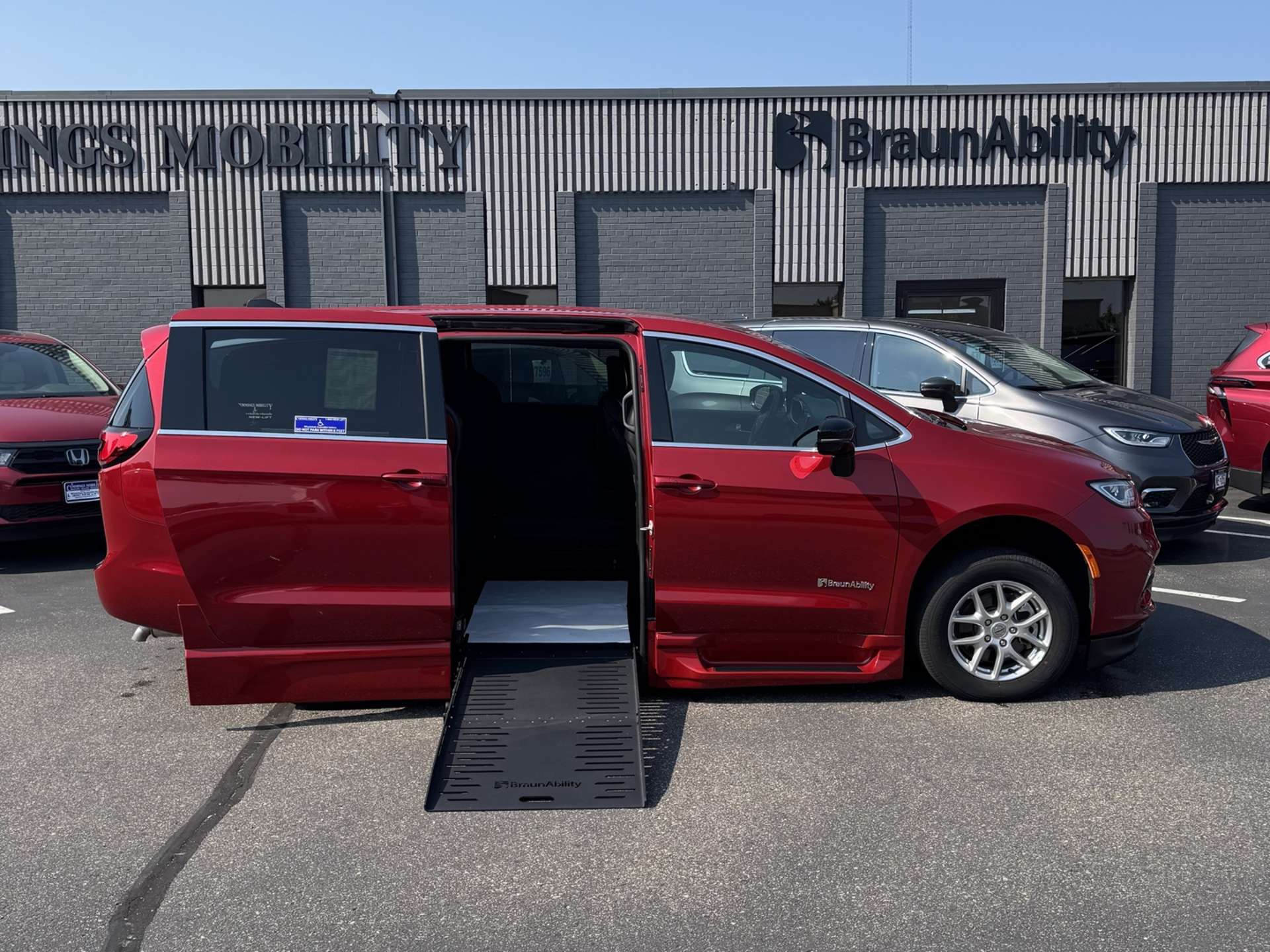 chrysler pacifica 2025 2C4RC1BG9SR544889 image chrysler pacifica 2025 2C4RC1BG9SR544889 image