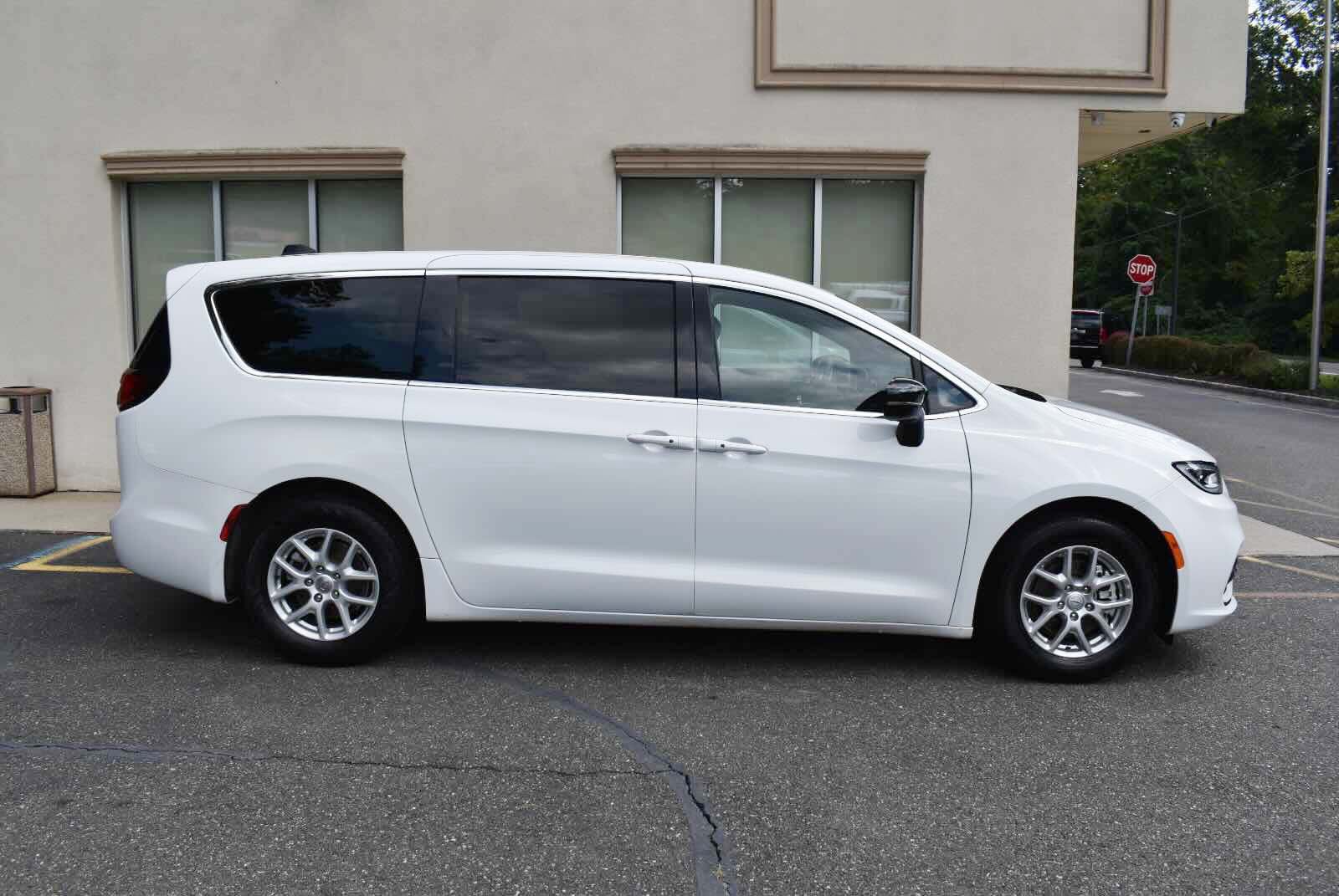 chrysler pacifica 2025 2C4RC1BG7SR578829 image chrysler pacifica 2025 2C4RC1BG7SR578829 image