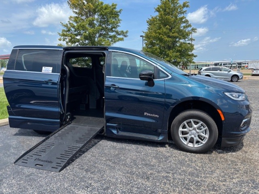 chrysler pacifica 2025 2C4RC1BGXSR586309 image chrysler pacifica 2025 2C4RC1BGXSR586309 image