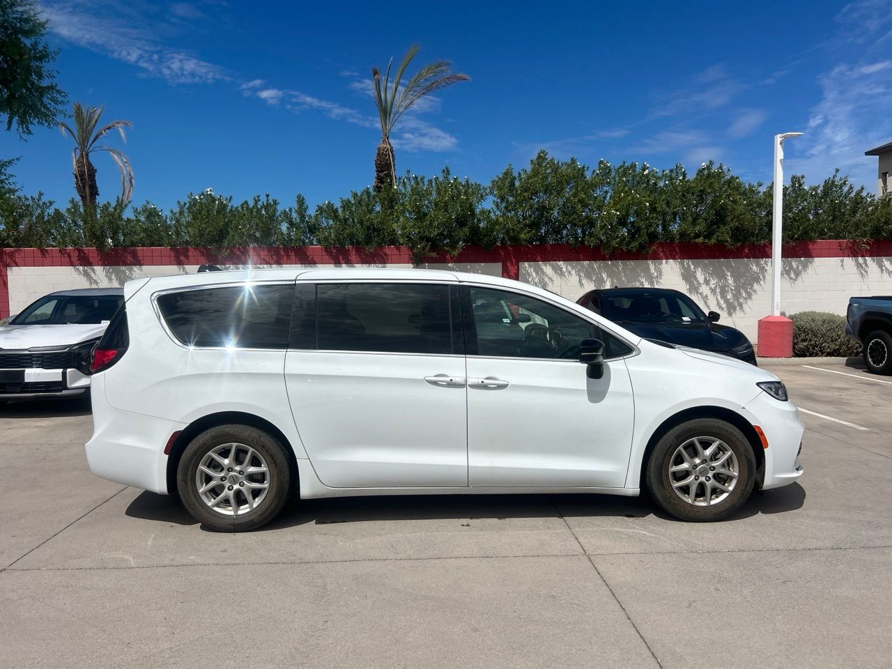 chrysler pacifica 2025 2C4RC1BG4SR503506 image chrysler pacifica 2025 2C4RC1BG4SR503506 image