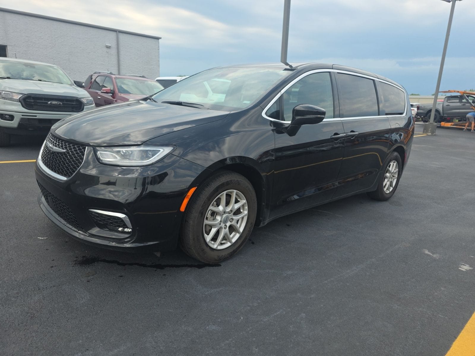 chrysler pacifica 2025 2C4RC1BG8SR506621 image