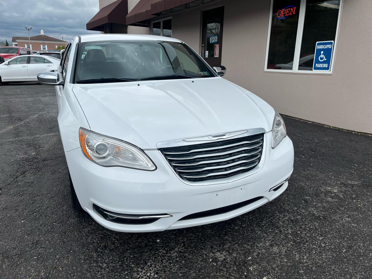 chrysler 200 2013 1C3CCBCG1DN747368 image chrysler 200 2013 1C3CCBCG1DN747368 image