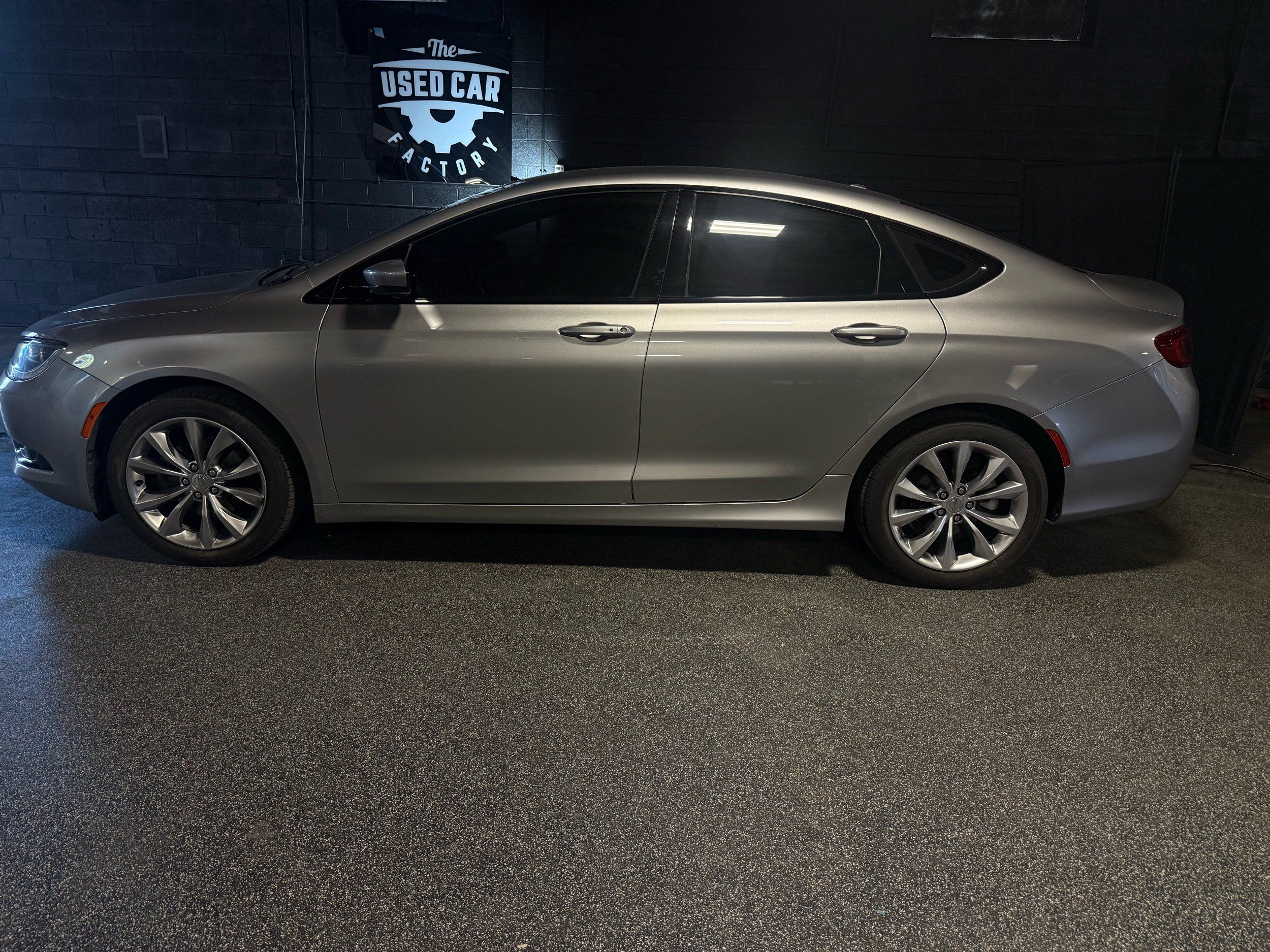 chrysler 200 2015 1C3CCCBB6FN690499 image