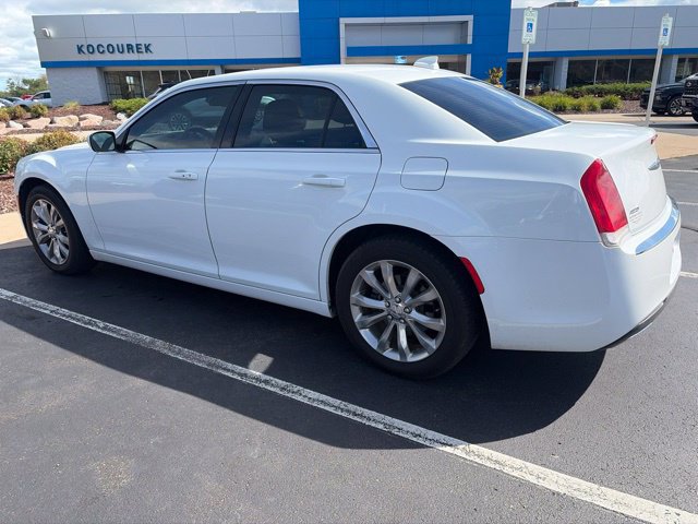 chrysler 300 2018 2C3CCARG7JH324722 image chrysler 300 2018 2C3CCARG7JH324722 image