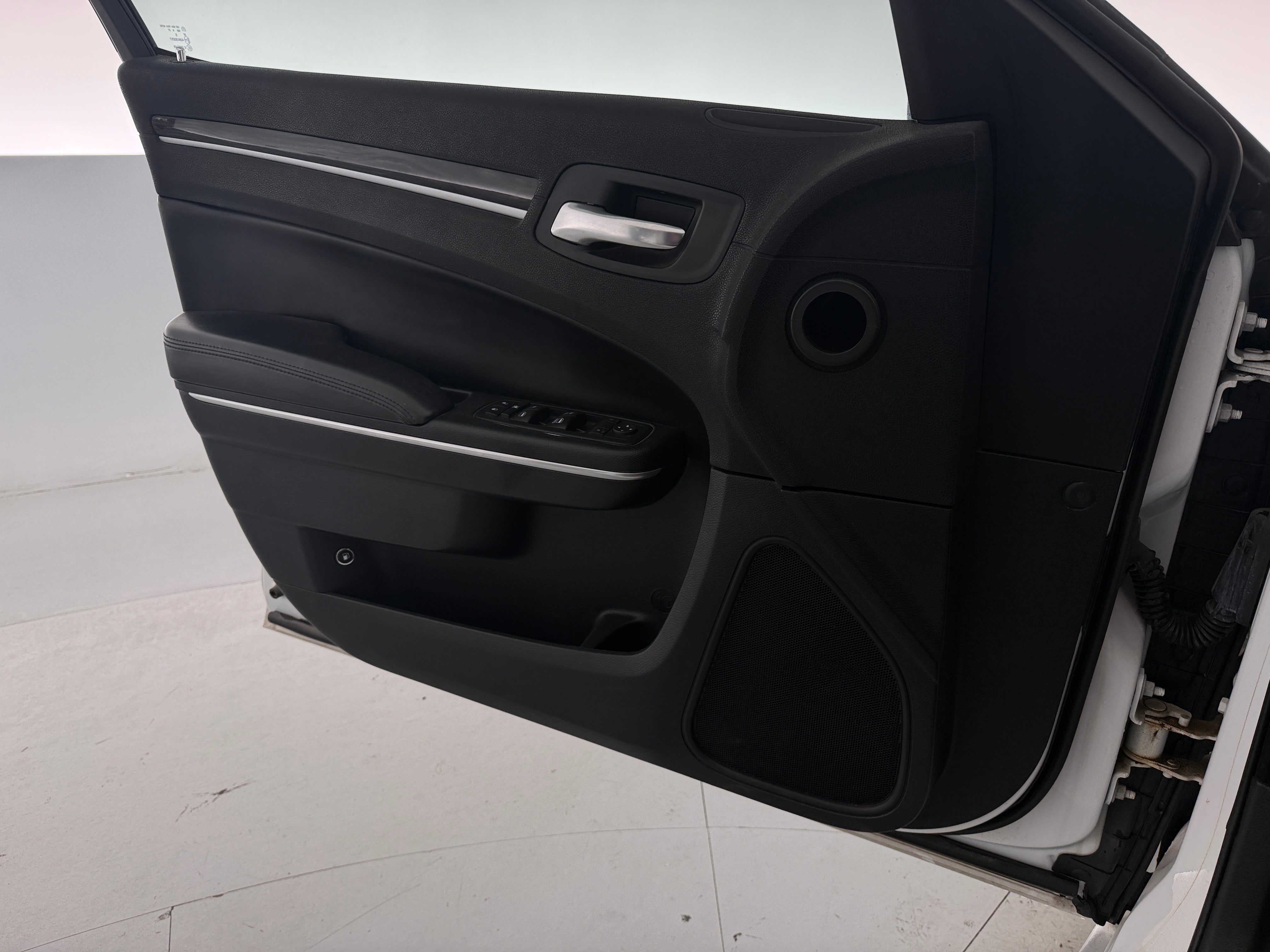 chrysler 300 2017 2C3CCARG9HH527119 image chrysler 300 2017 2C3CCARG9HH527119 image