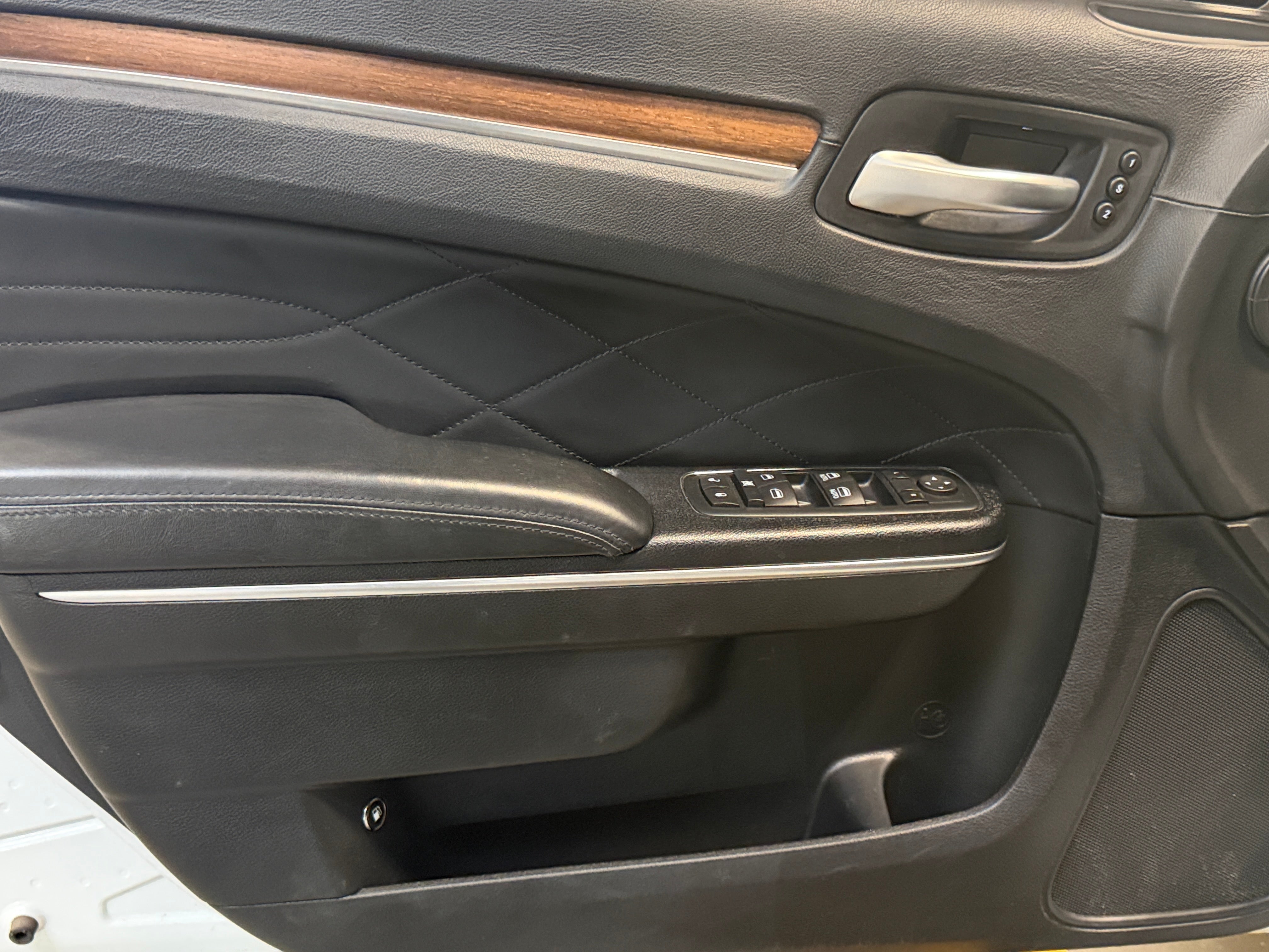 chrysler 300 2015 2C3CCASG0FH894448 image chrysler 300 2015 2C3CCASG0FH894448 image