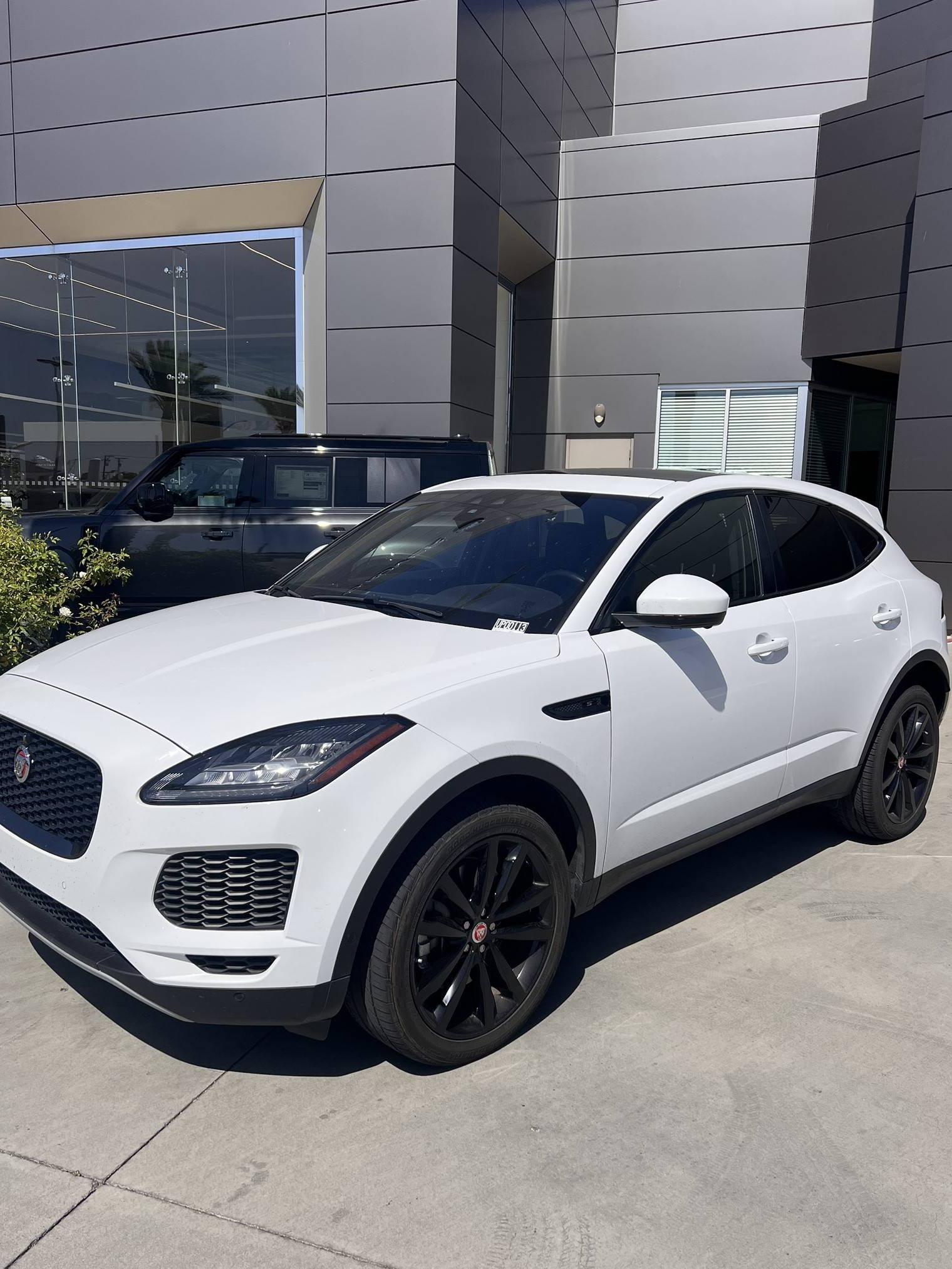 JAGUAR E-PACE 2018 SADFJ2FX4J1Z05185 image