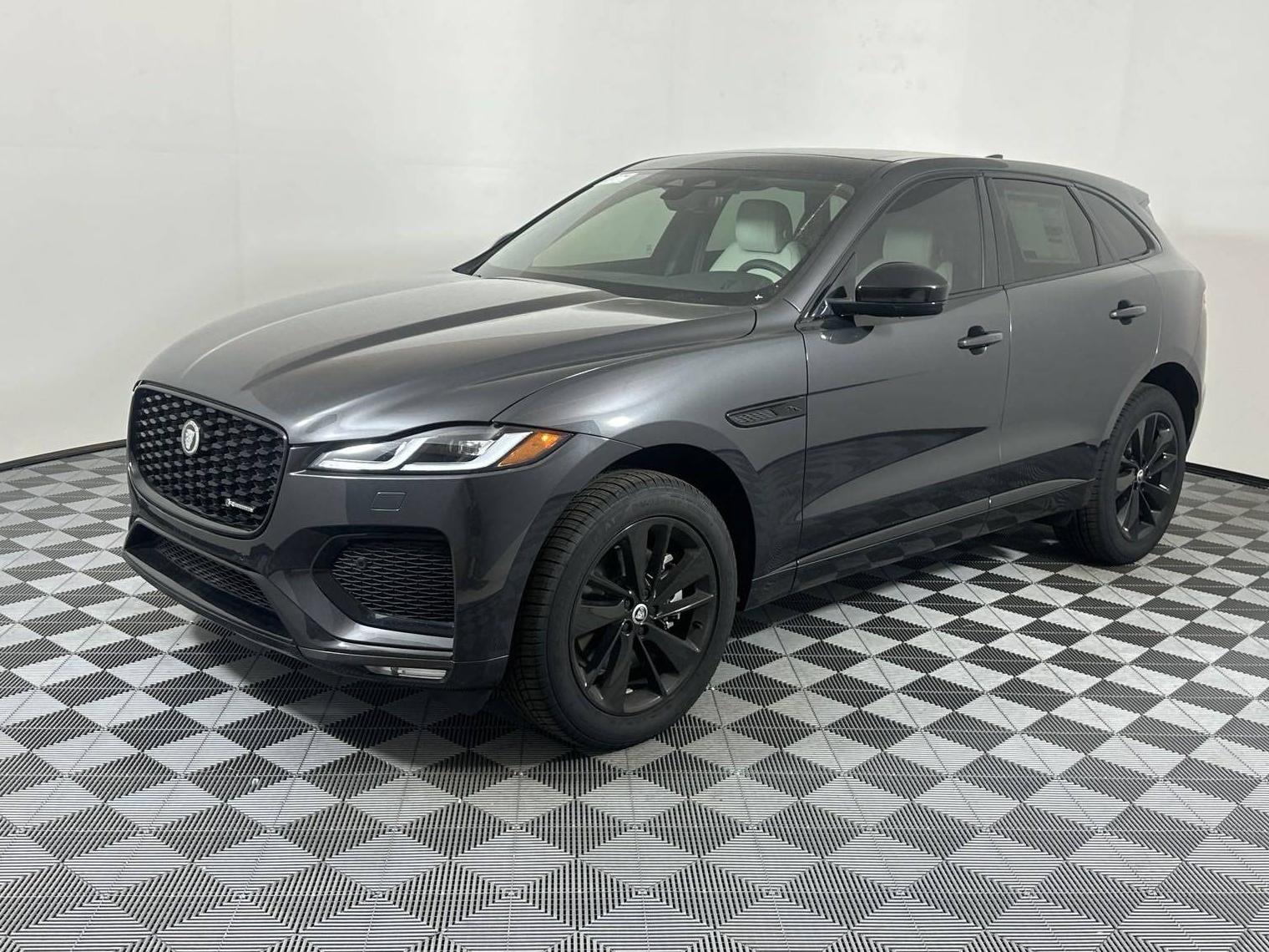 JAGUAR F-PACE 2025 SADCT2EX2SA743881 image