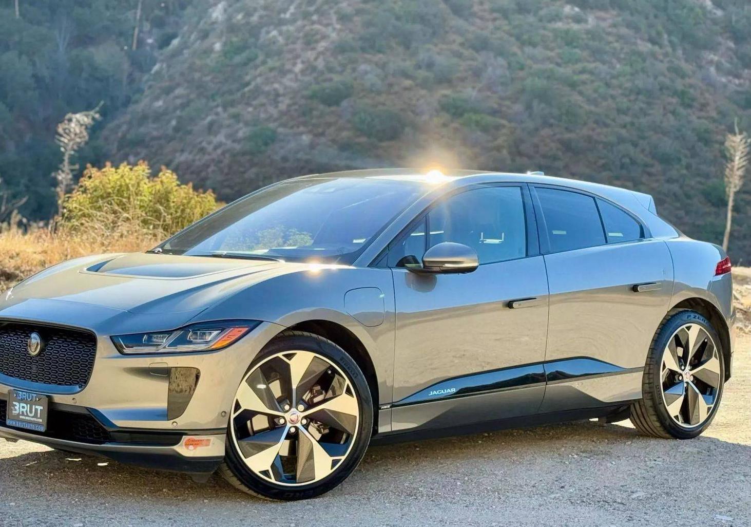 JAGUAR I-PACE 2019 SADHD2S12K1F72524 image