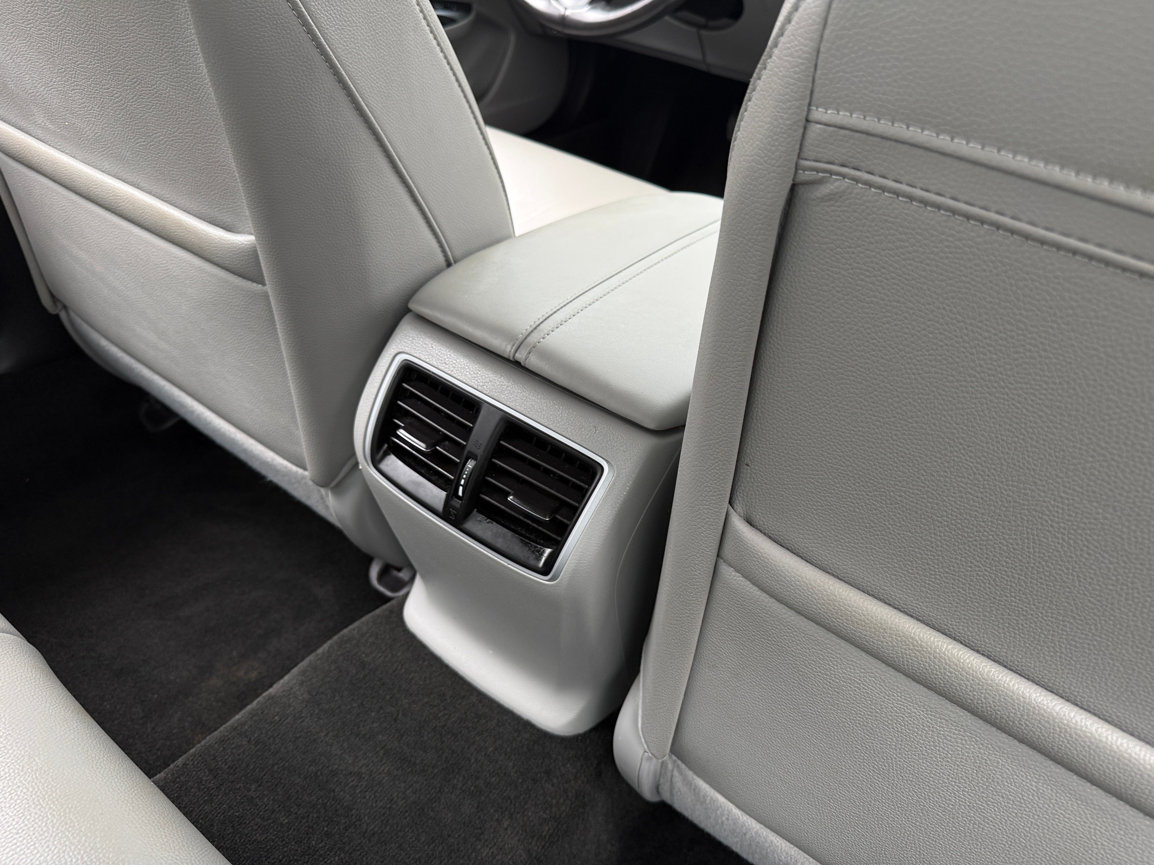 acura tlx 2018 19UUB2F31JA012602 image acura tlx 2018 19UUB2F31JA012602 image