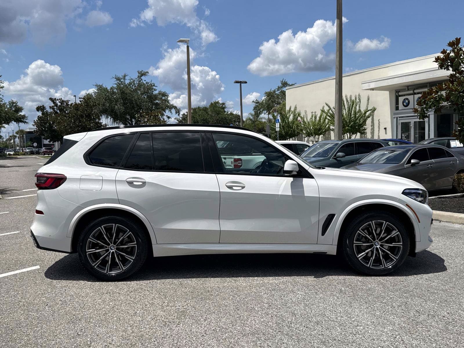 bmw x5 2021 5UXCR6C02M9F42009 image bmw x5 2021 5UXCR6C02M9F42009 image