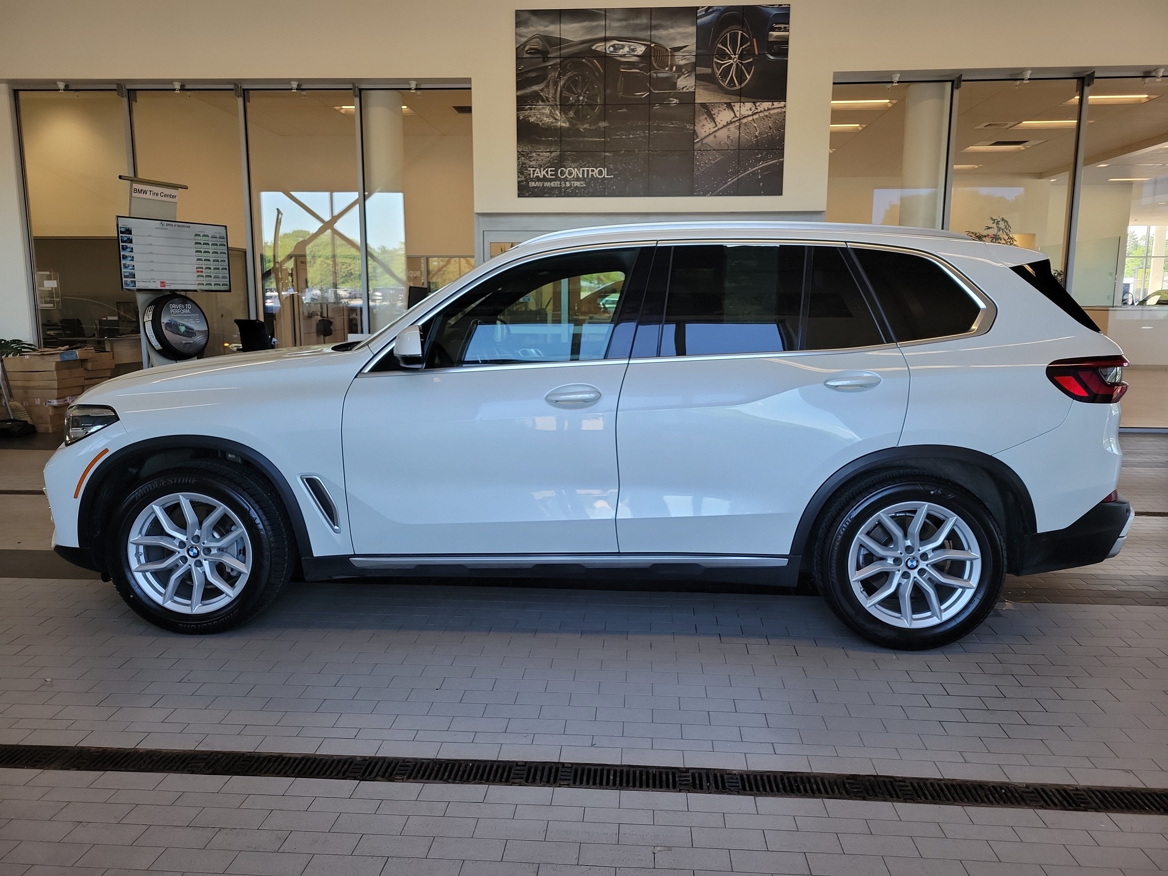 bmw x5 2021 5UXCR6C0XM9F28438 image bmw x5 2021 5UXCR6C0XM9F28438 image