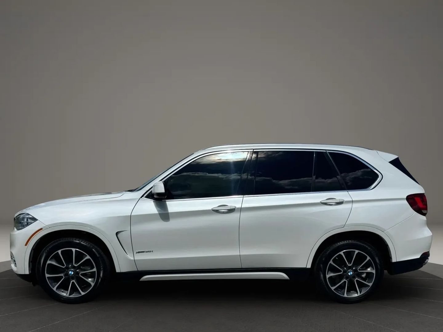 bmw x5 2017 5UXKR6C56H0J83763 image bmw x5 2017 5UXKR6C56H0J83763 image