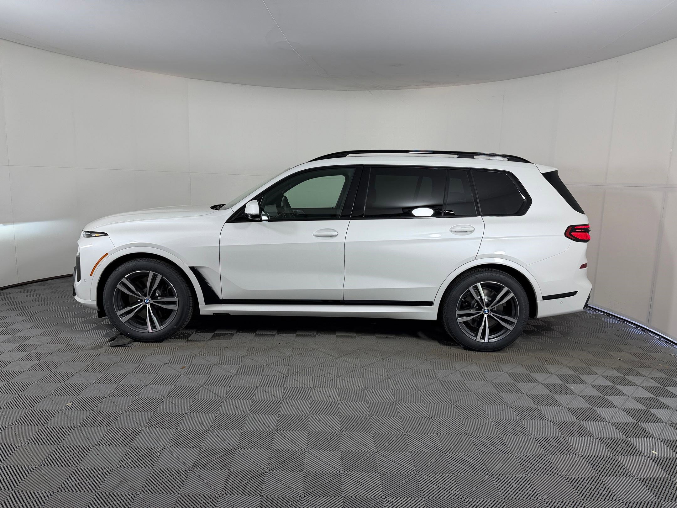 bmw x7 2027 5UX23EM03V9434535 image bmw x7 2027 5UX23EM03V9434535 image