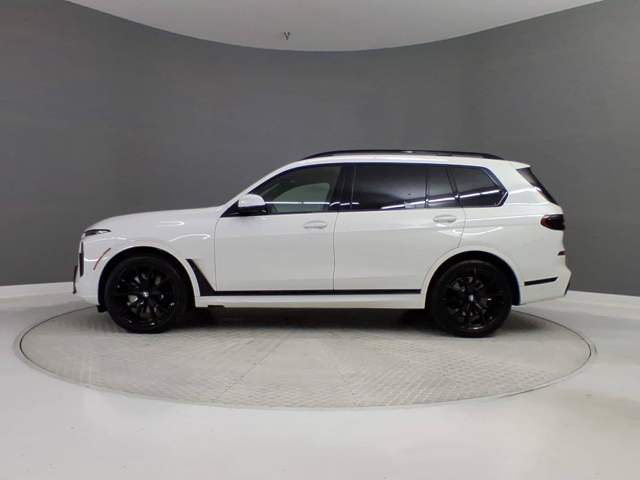 bmw x7 2024 5UX23EM04R9V59565 image bmw x7 2024 5UX23EM04R9V59565 image