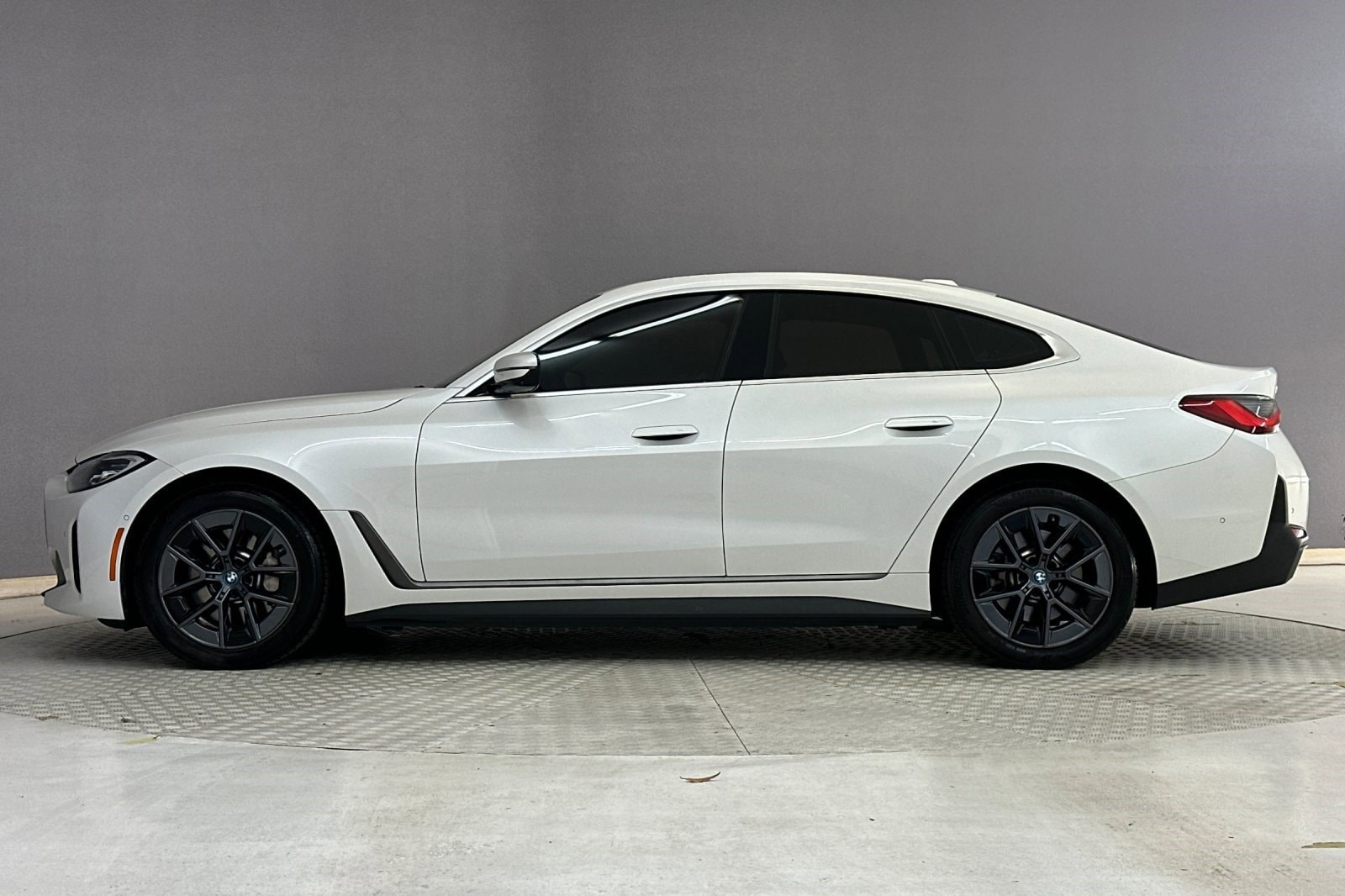 bmw i4 2023 WBY43AW00PFR42643 image bmw i4 2023 WBY43AW00PFR42643 image
