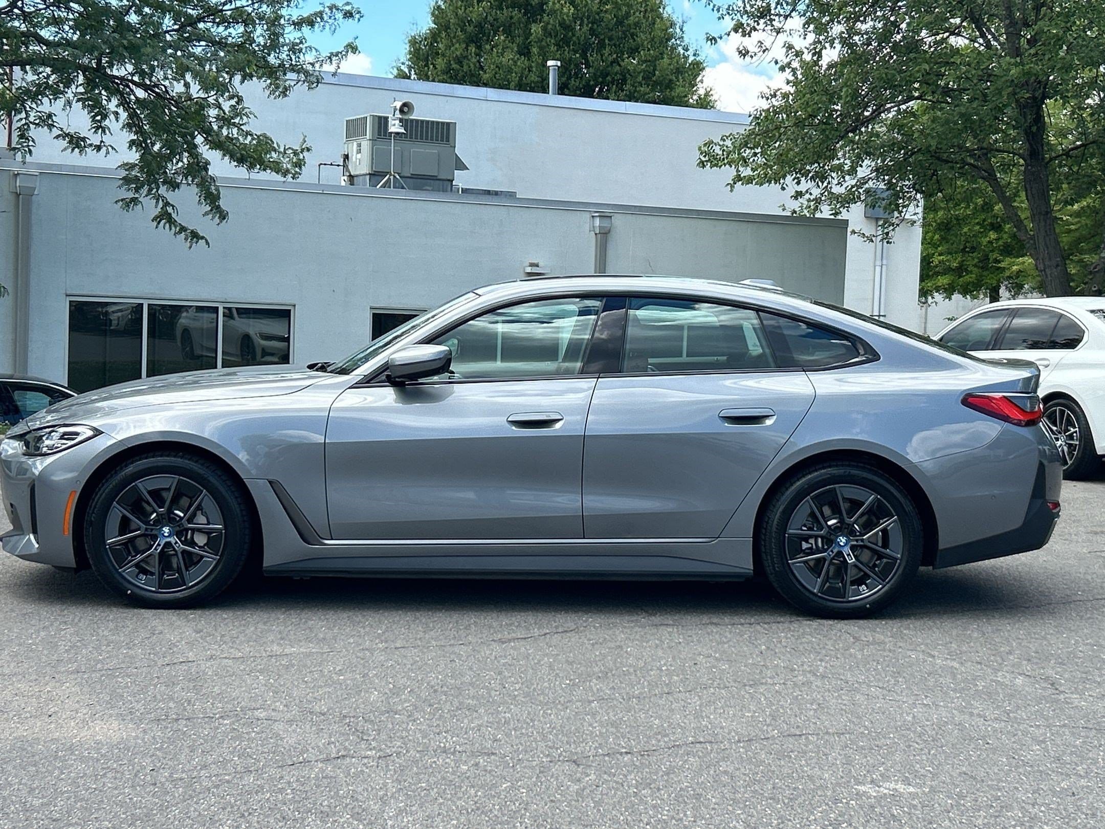 bmw i4 2023 WBY43AW00PFR35207 image bmw i4 2023 WBY43AW00PFR35207 image