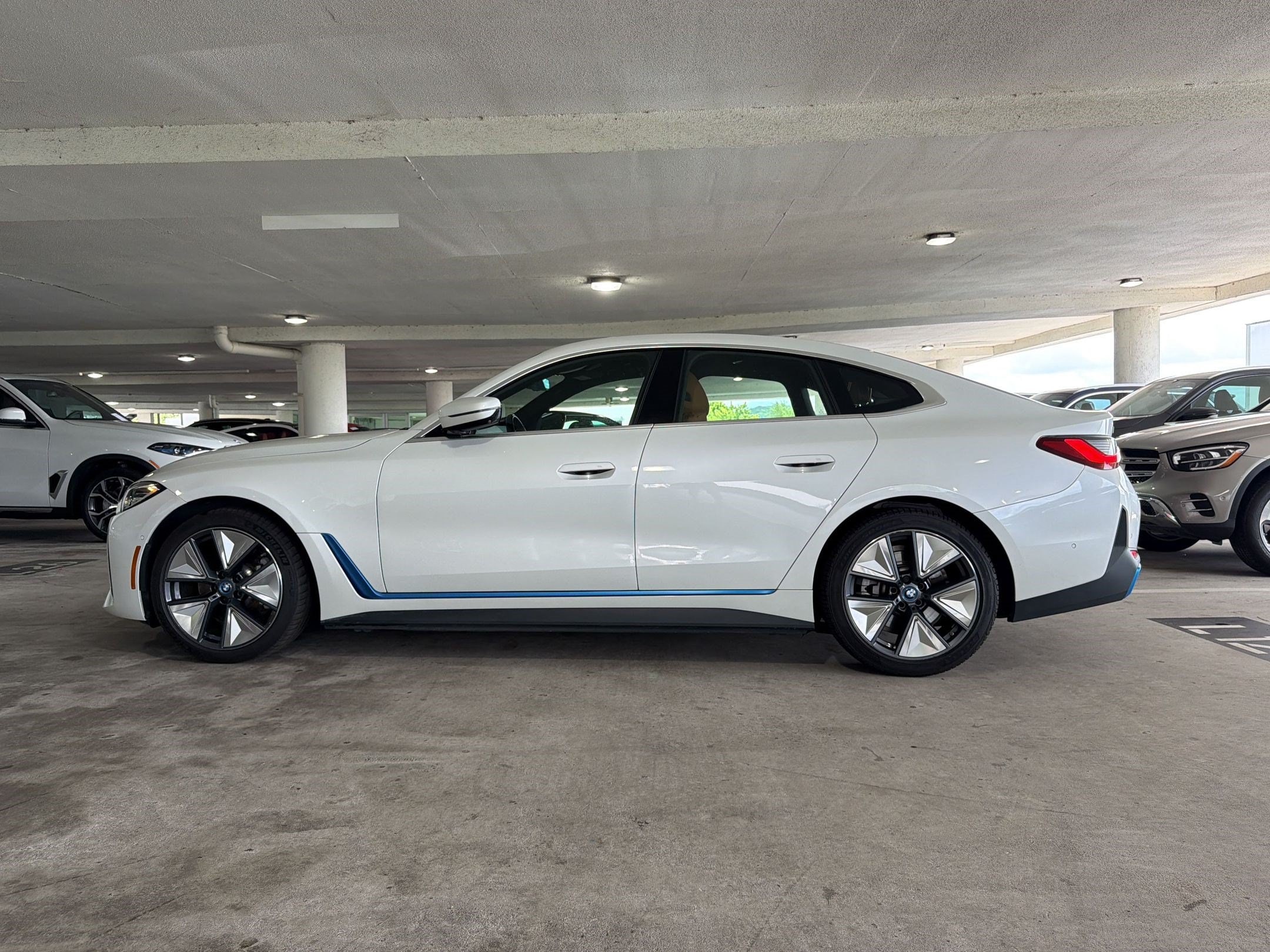 bmw i4 2023 WBY43AW06PFR28102 image bmw i4 2023 WBY43AW06PFR28102 image