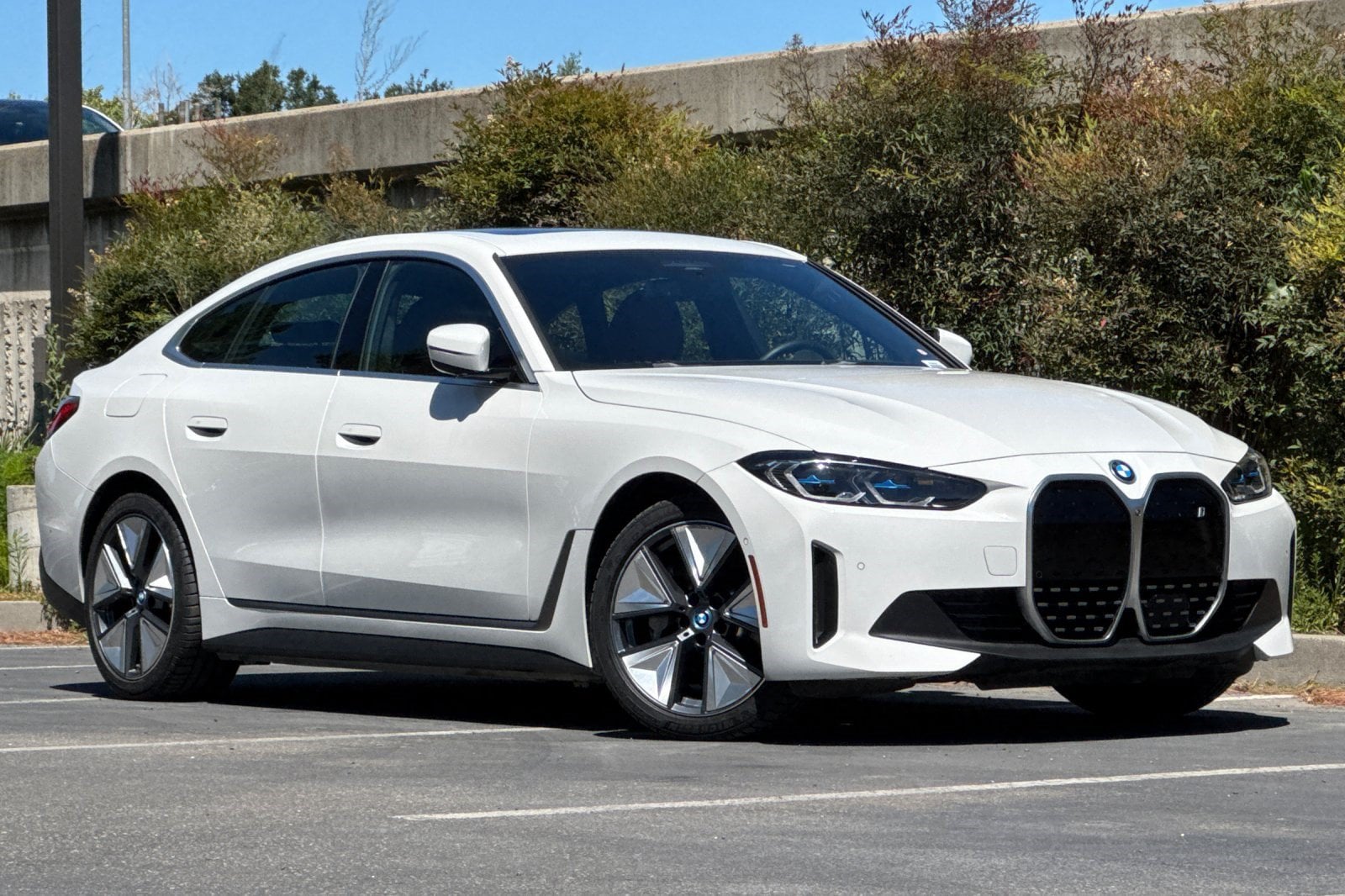 bmw i4 2023 WBY73AW0XPFR28892 image bmw i4 2023 WBY73AW0XPFR28892 image