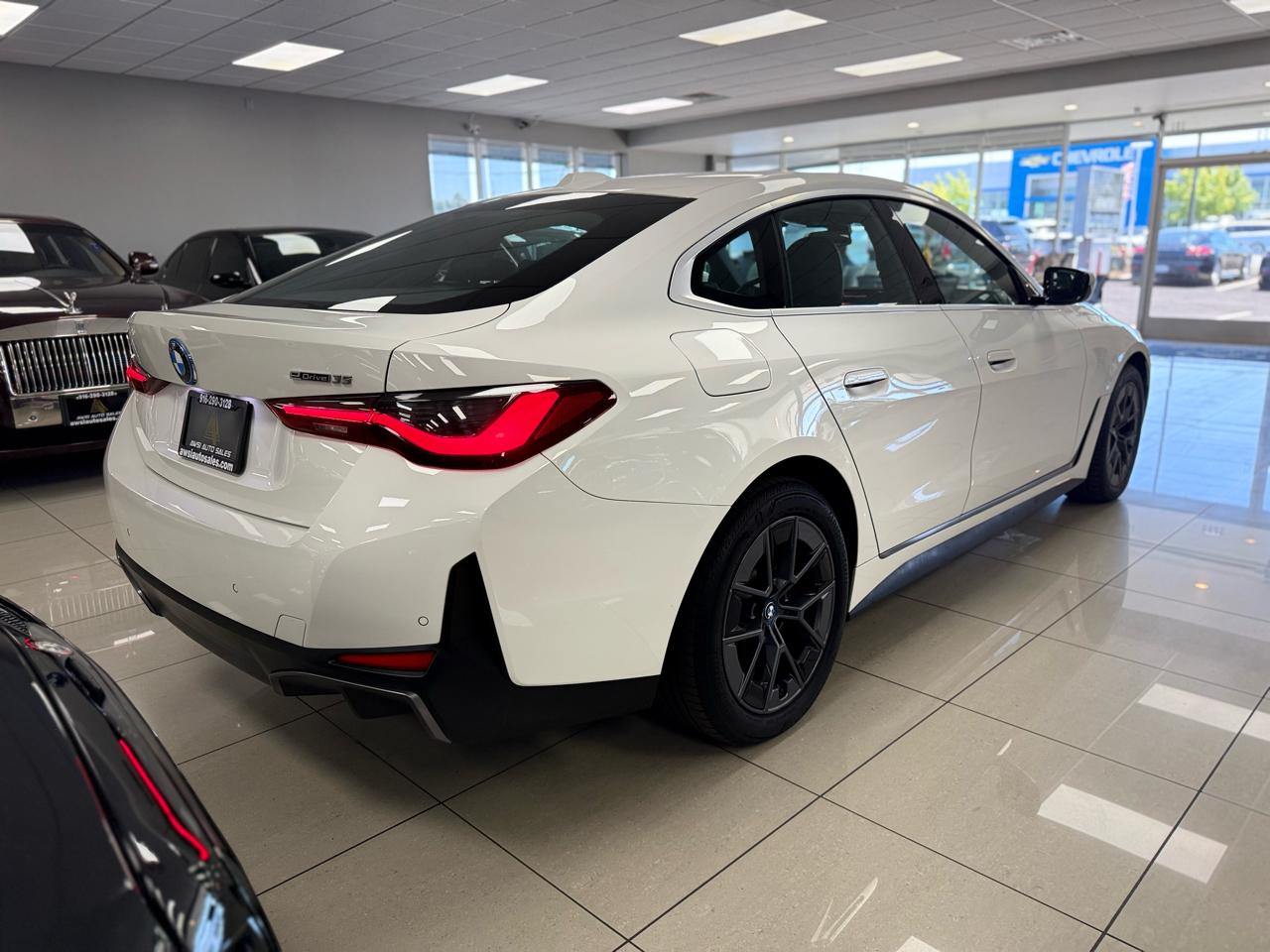 bmw i4 2023 WBY43AW02PFR32390 image bmw i4 2023 WBY43AW02PFR32390 image