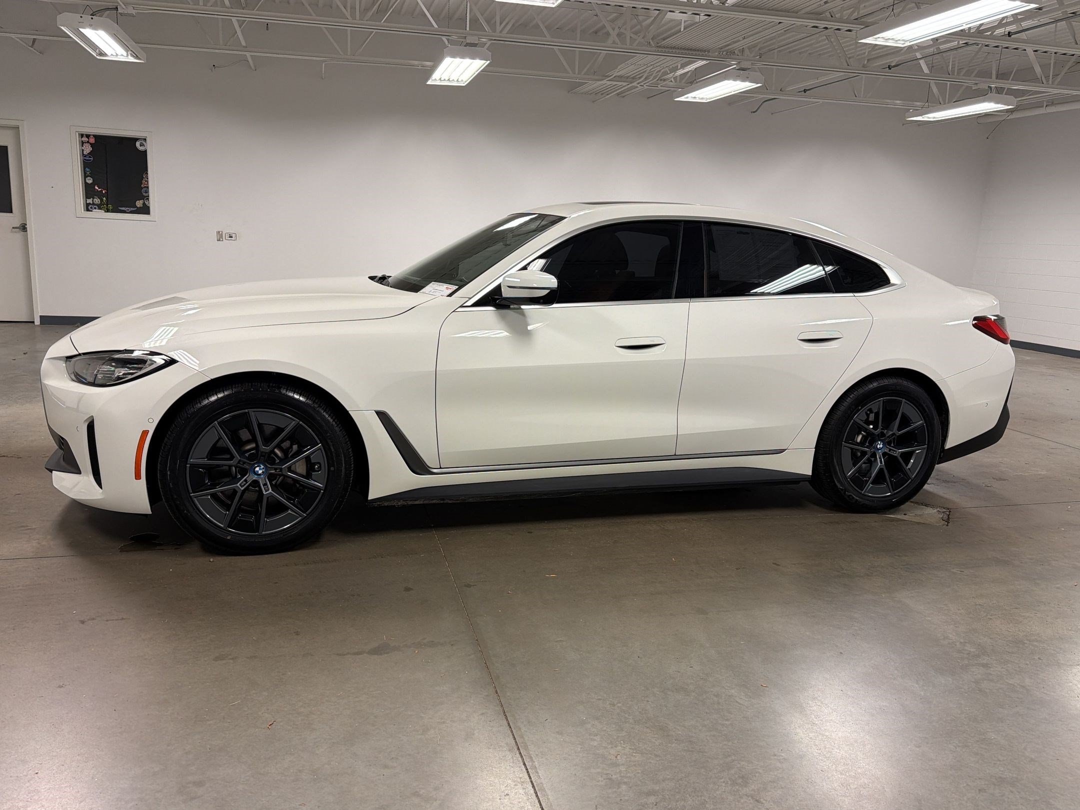 bmw i4 2023 WBY43AW04PFR21360 image bmw i4 2023 WBY43AW04PFR21360 image