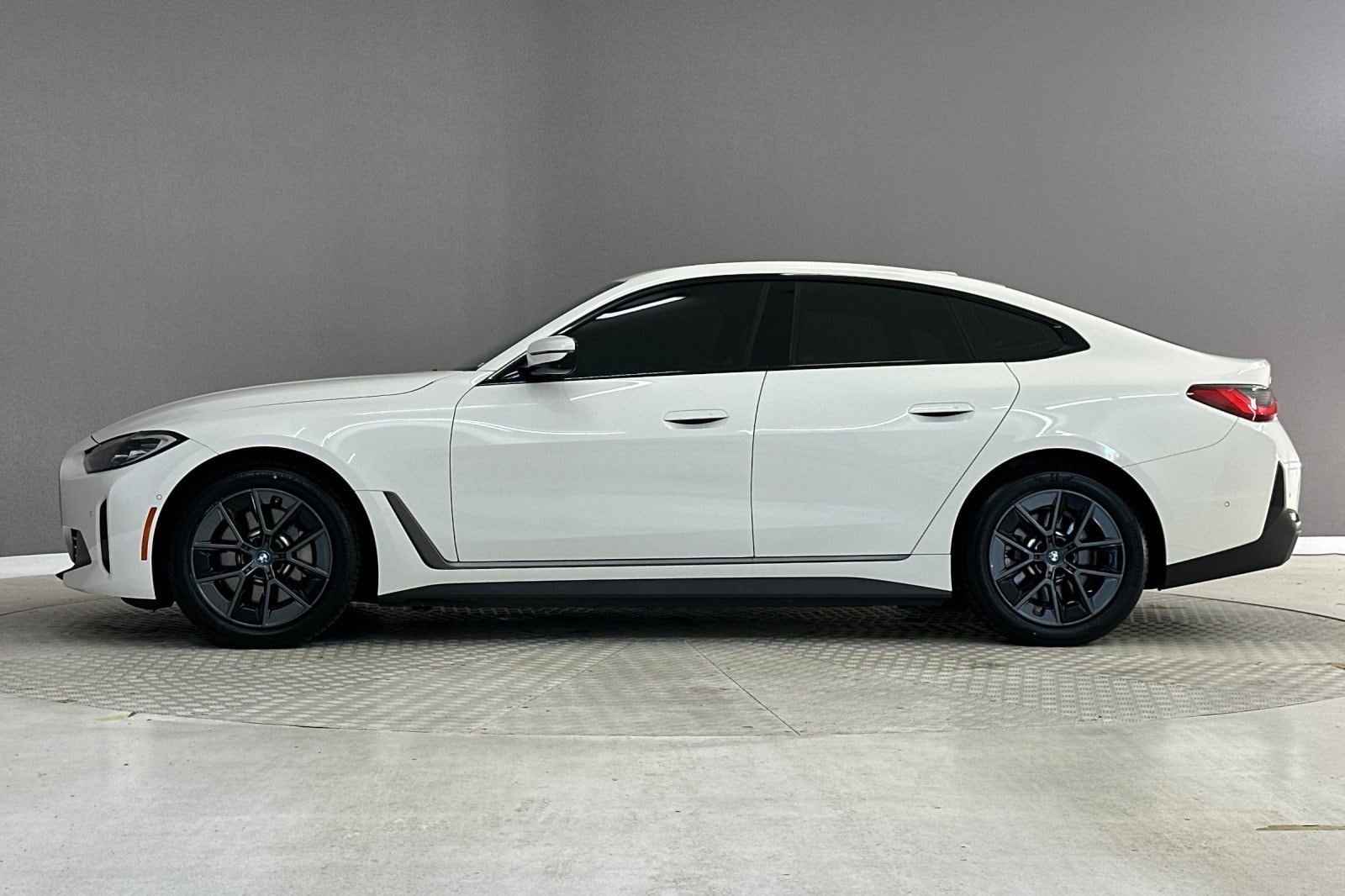 bmw i4 2023 WBY73AW04PFR29696 image bmw i4 2023 WBY73AW04PFR29696 image