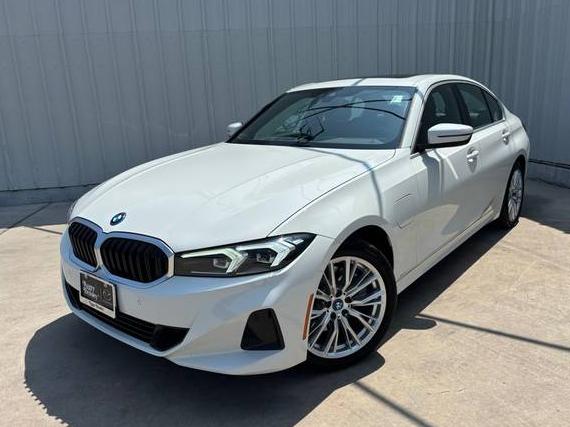 BMW 330E 2024 3MW39FF00R8E09354 image