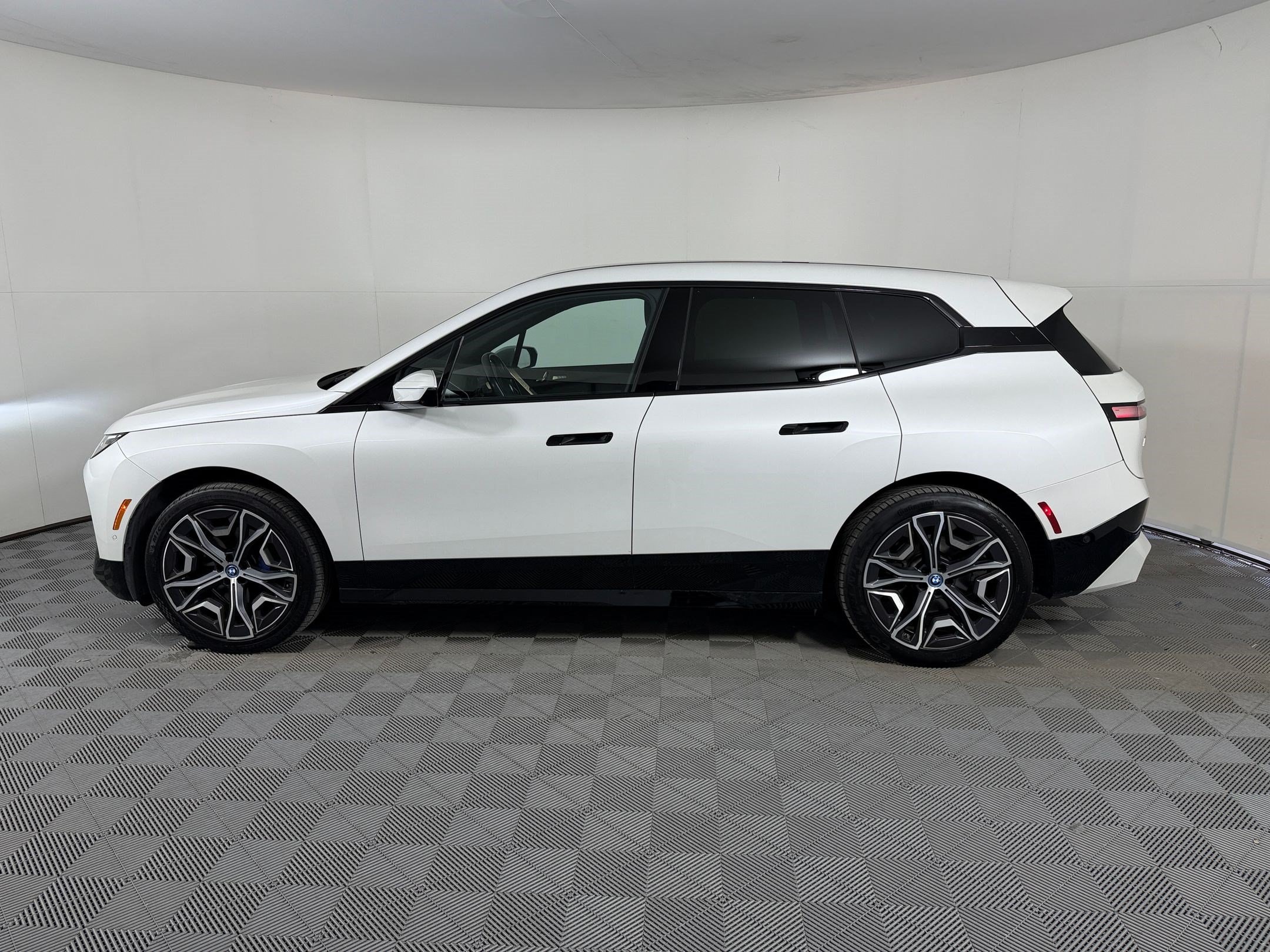 bmw ix 2024 WB523CF08RCN76516 image bmw ix 2024 WB523CF08RCN76516 image