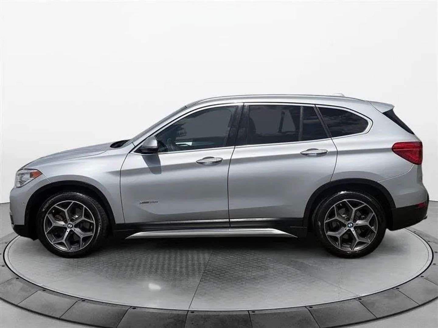 bmw x1 2016 WBXHT3C3XGP885703 image bmw x1 2016 WBXHT3C3XGP885703 image