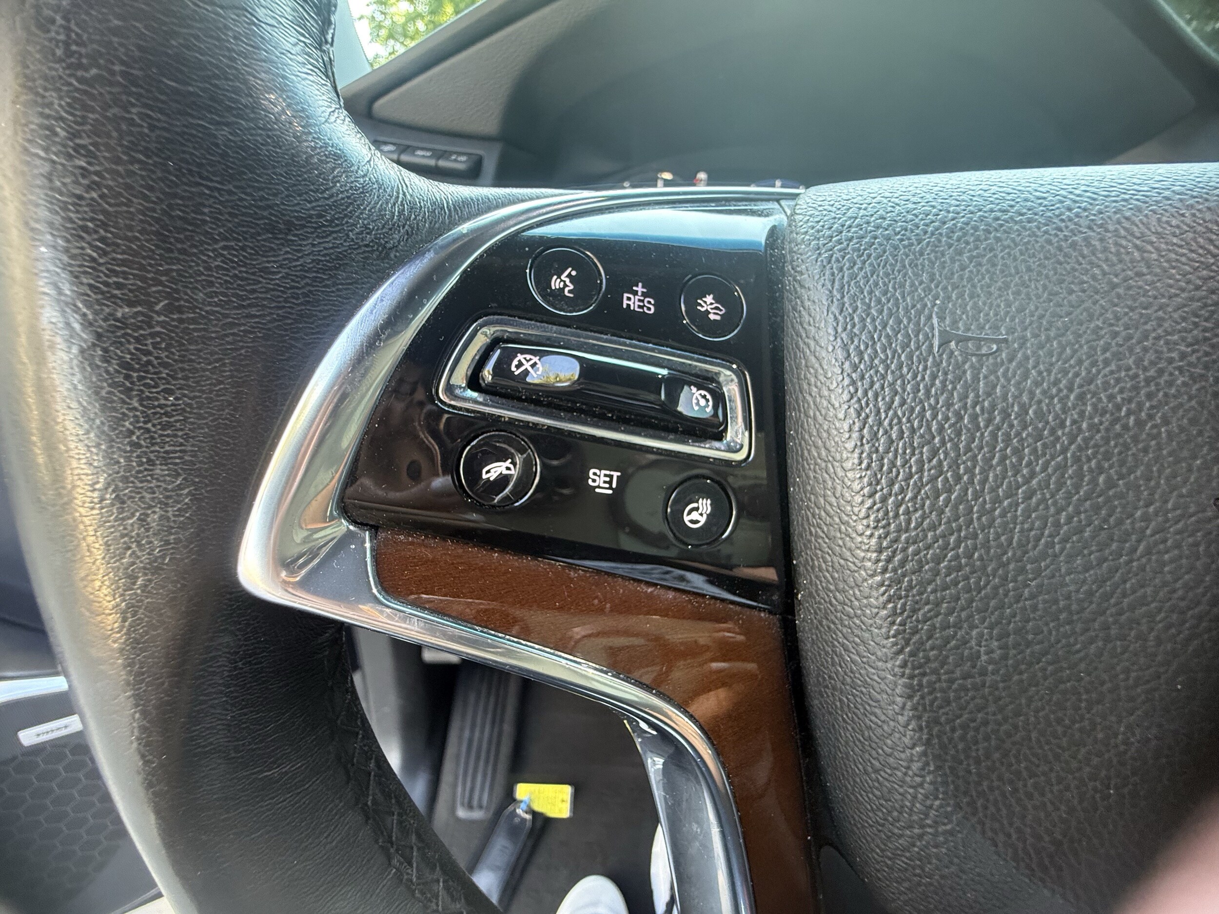 cadillac escalade 2019 1GYS3BKJ5KR335605 image cadillac escalade 2019 1GYS3BKJ5KR335605 image