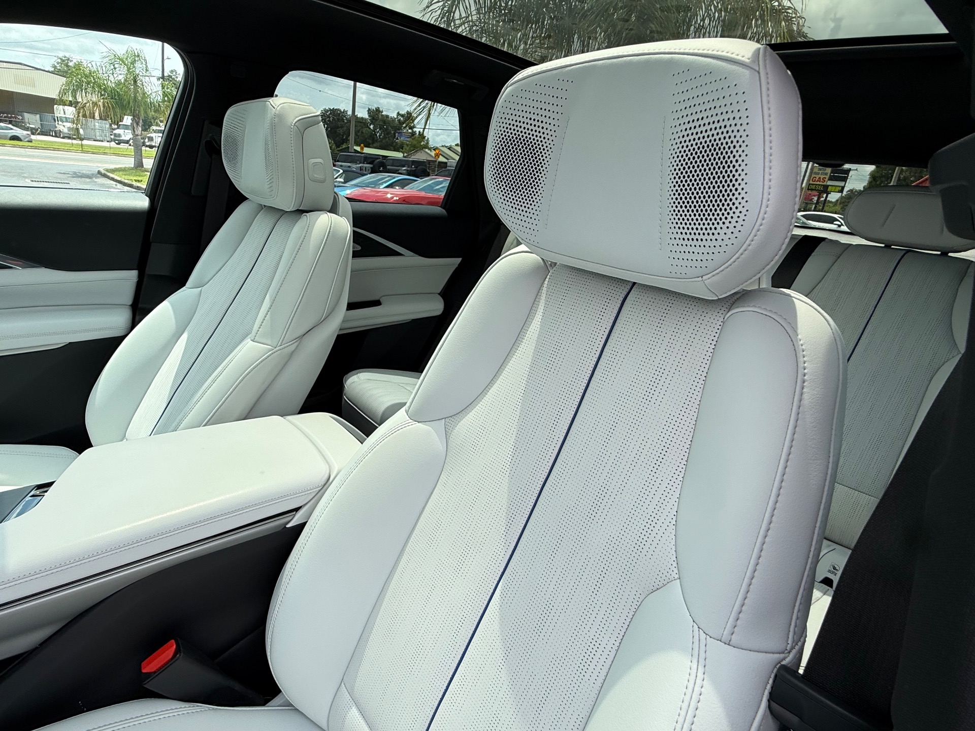 cadillac lyriq 2024 1GYKPRRK8RZ117910 image cadillac lyriq 2024 1GYKPRRK8RZ117910 image