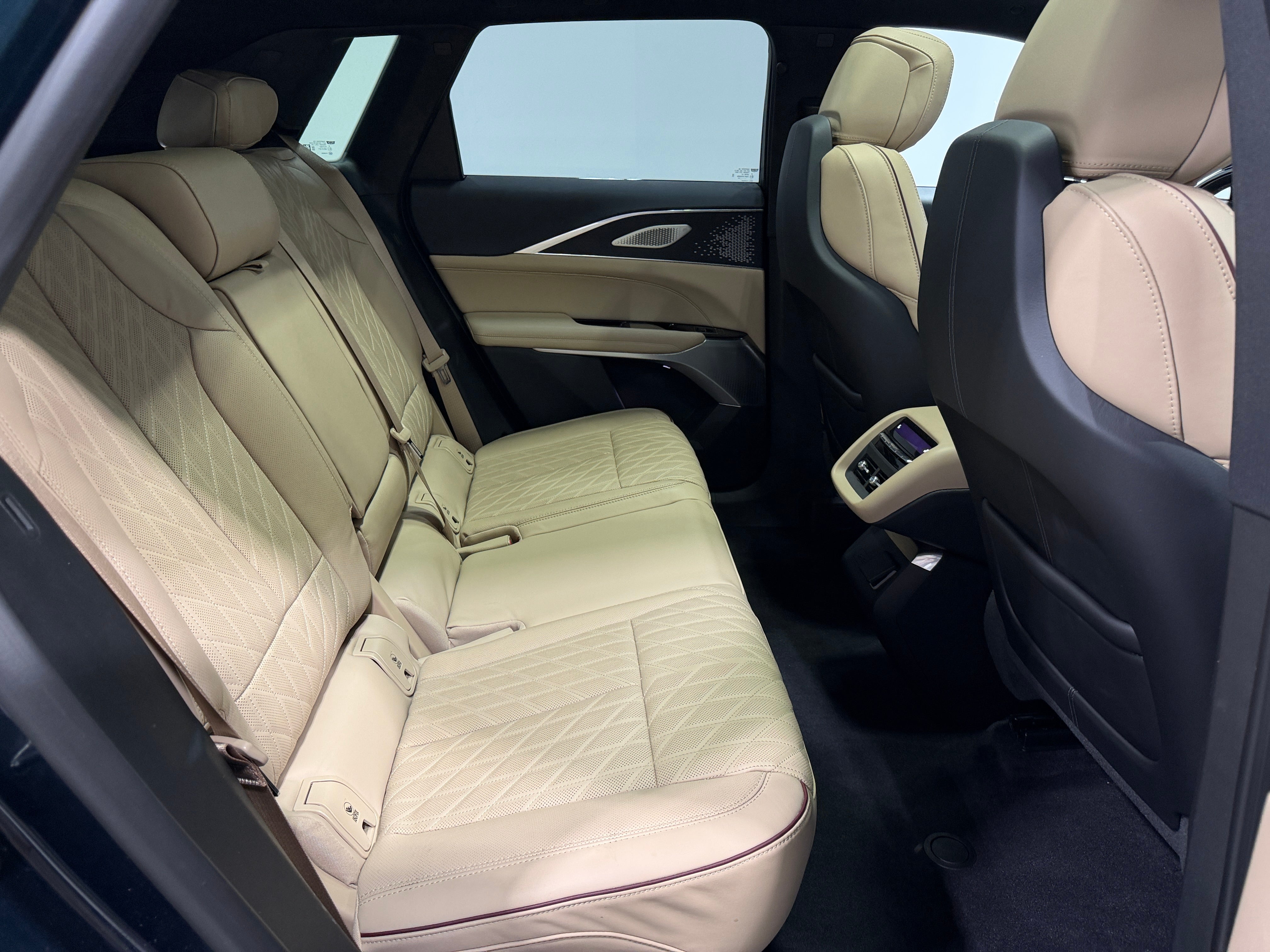 cadillac lyriq 2024 1GYKPSRK2RZ105663 image cadillac lyriq 2024 1GYKPSRK2RZ105663 image