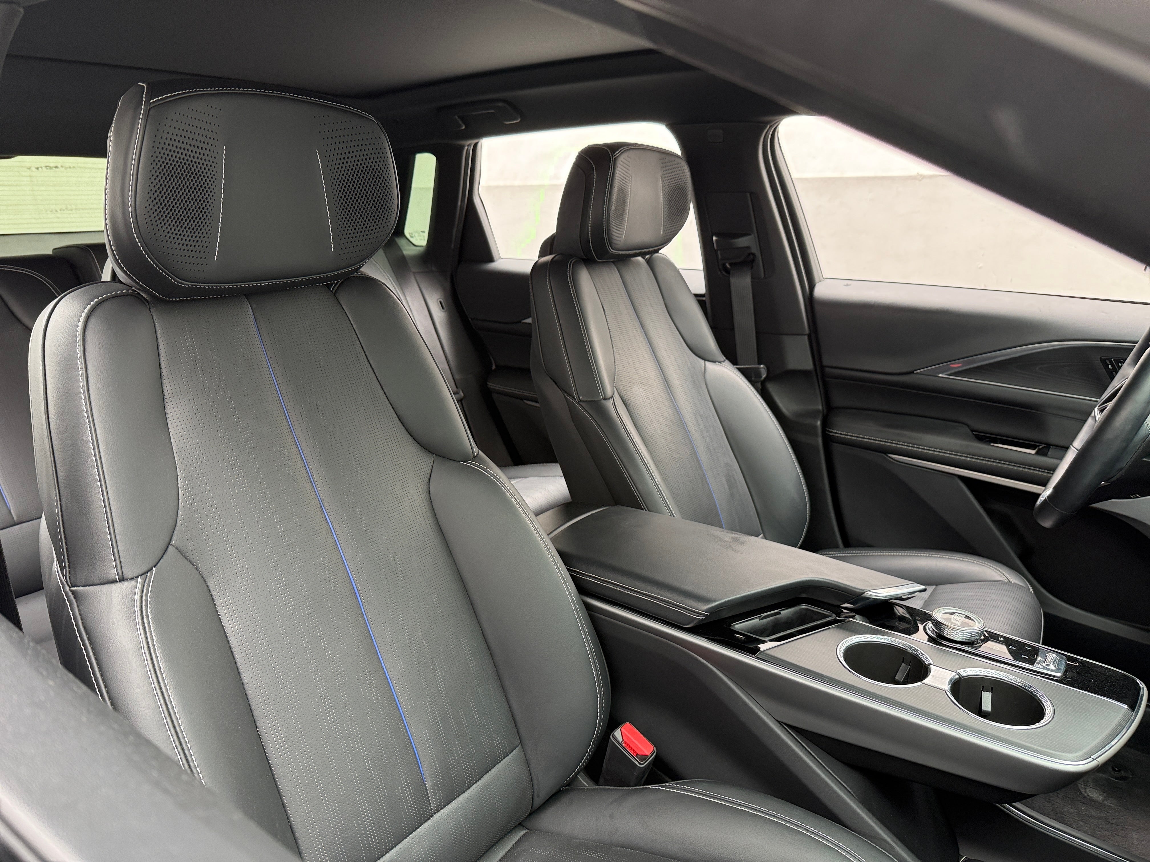 cadillac lyriq 2024 1GYKPVRK4RZ112812 image cadillac lyriq 2024 1GYKPVRK4RZ112812 image