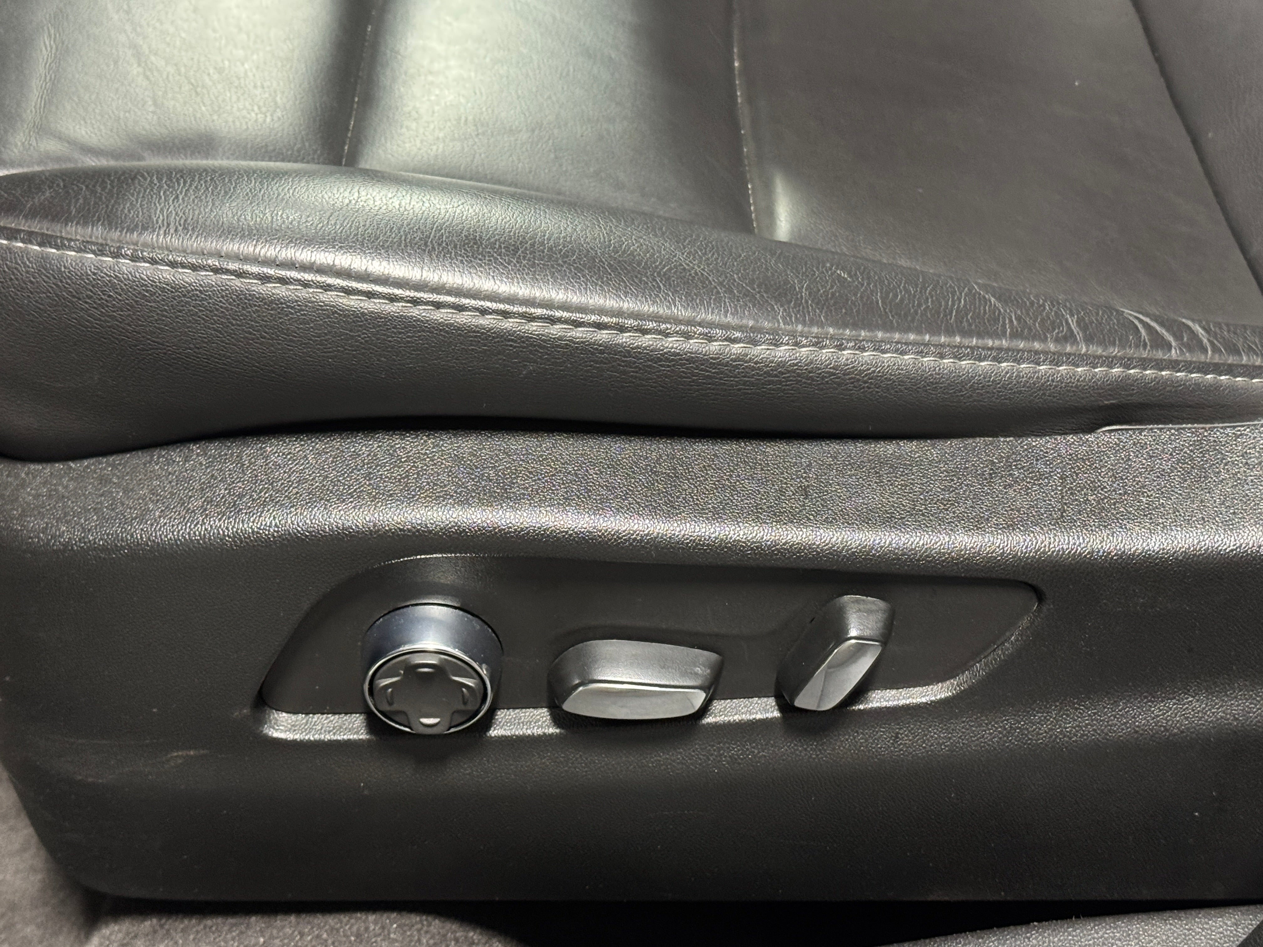 cadillac xt4 2025 1GYFZDR44SF112727 image cadillac xt4 2025 1GYFZDR44SF112727 image
