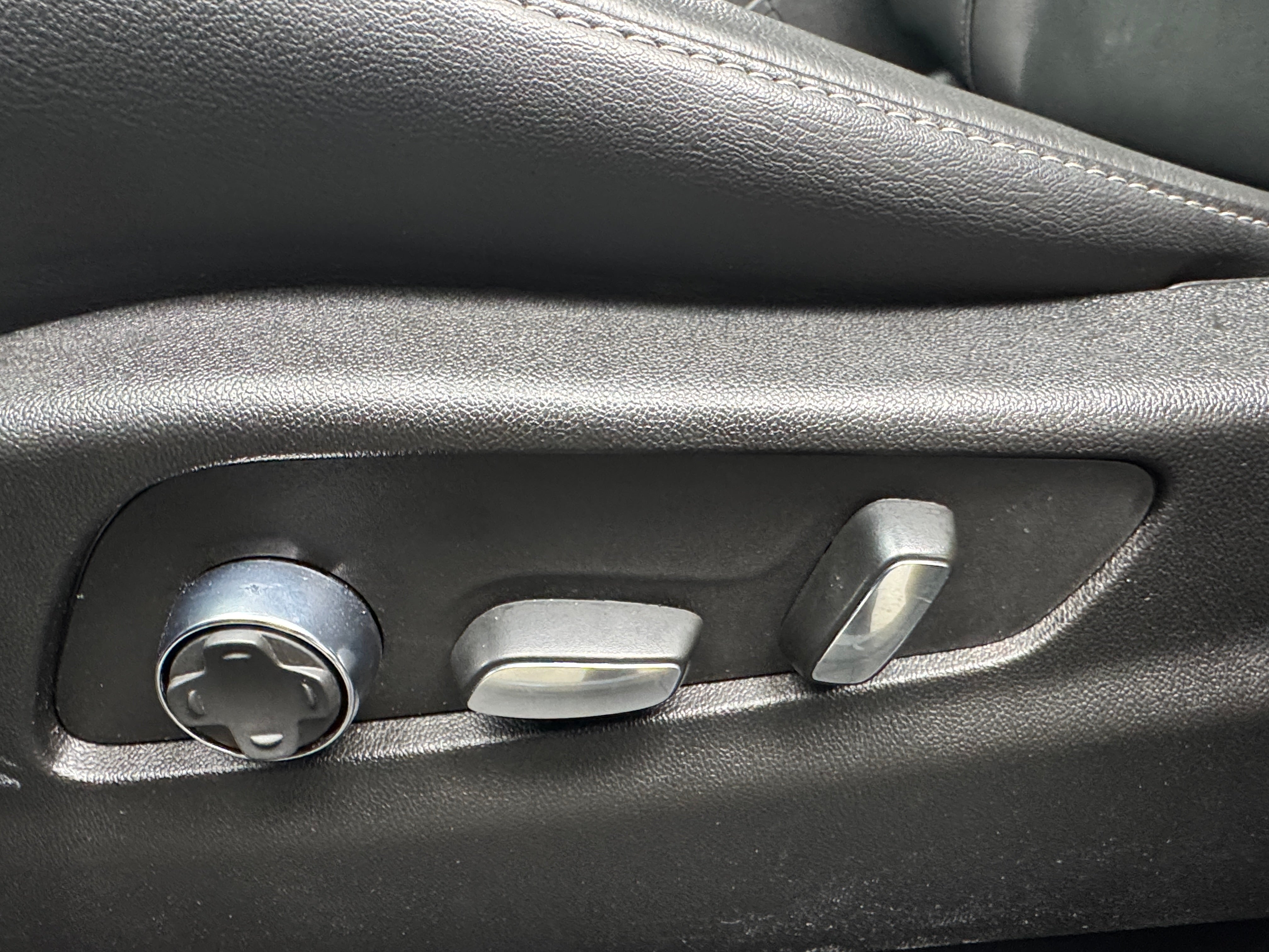 cadillac xt4 2025 1GYFZCR45SF156049 image cadillac xt4 2025 1GYFZCR45SF156049 image