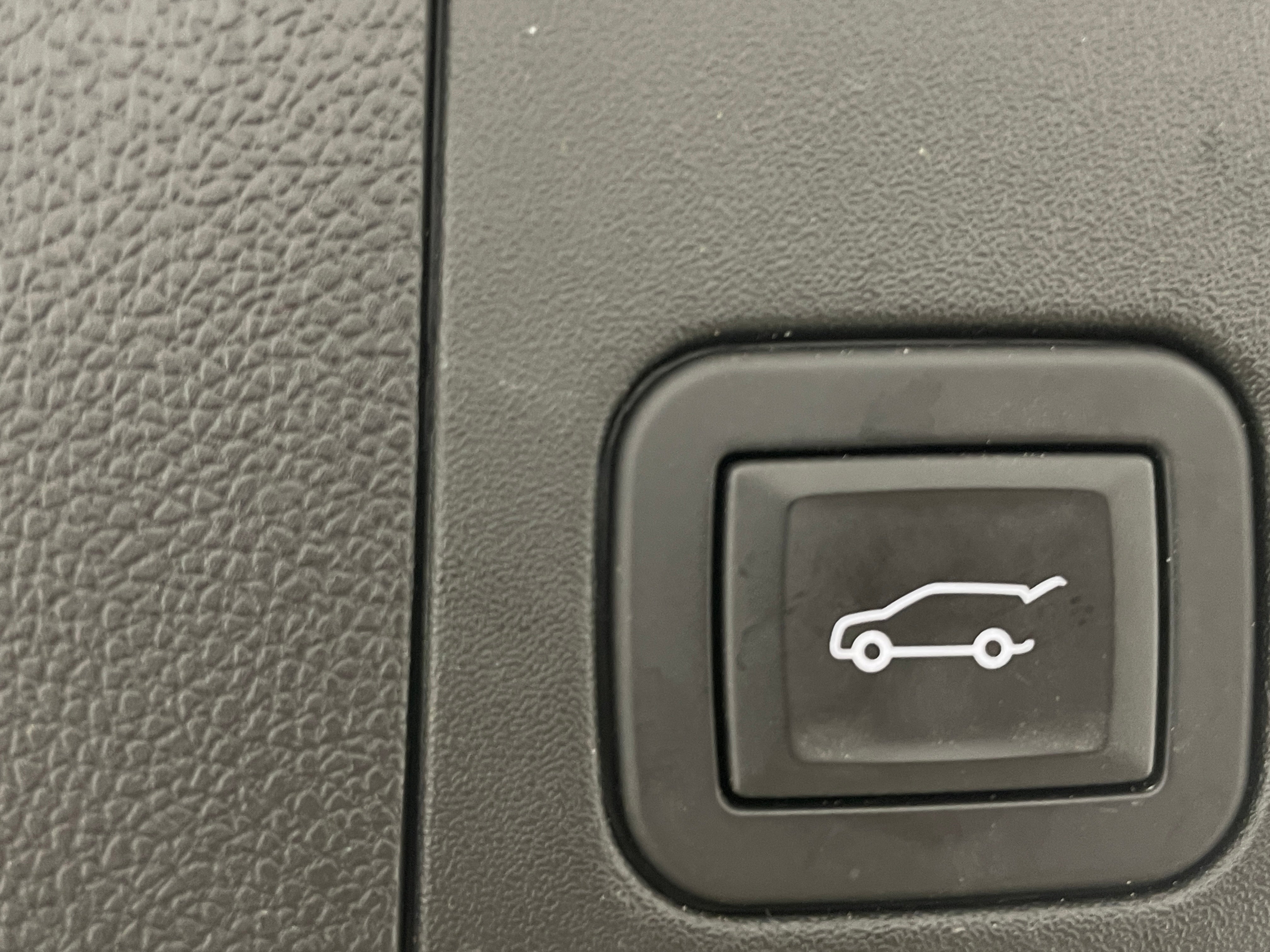 cadillac xt4 2025 1GYFZFR40SF111182 image cadillac xt4 2025 1GYFZFR40SF111182 image