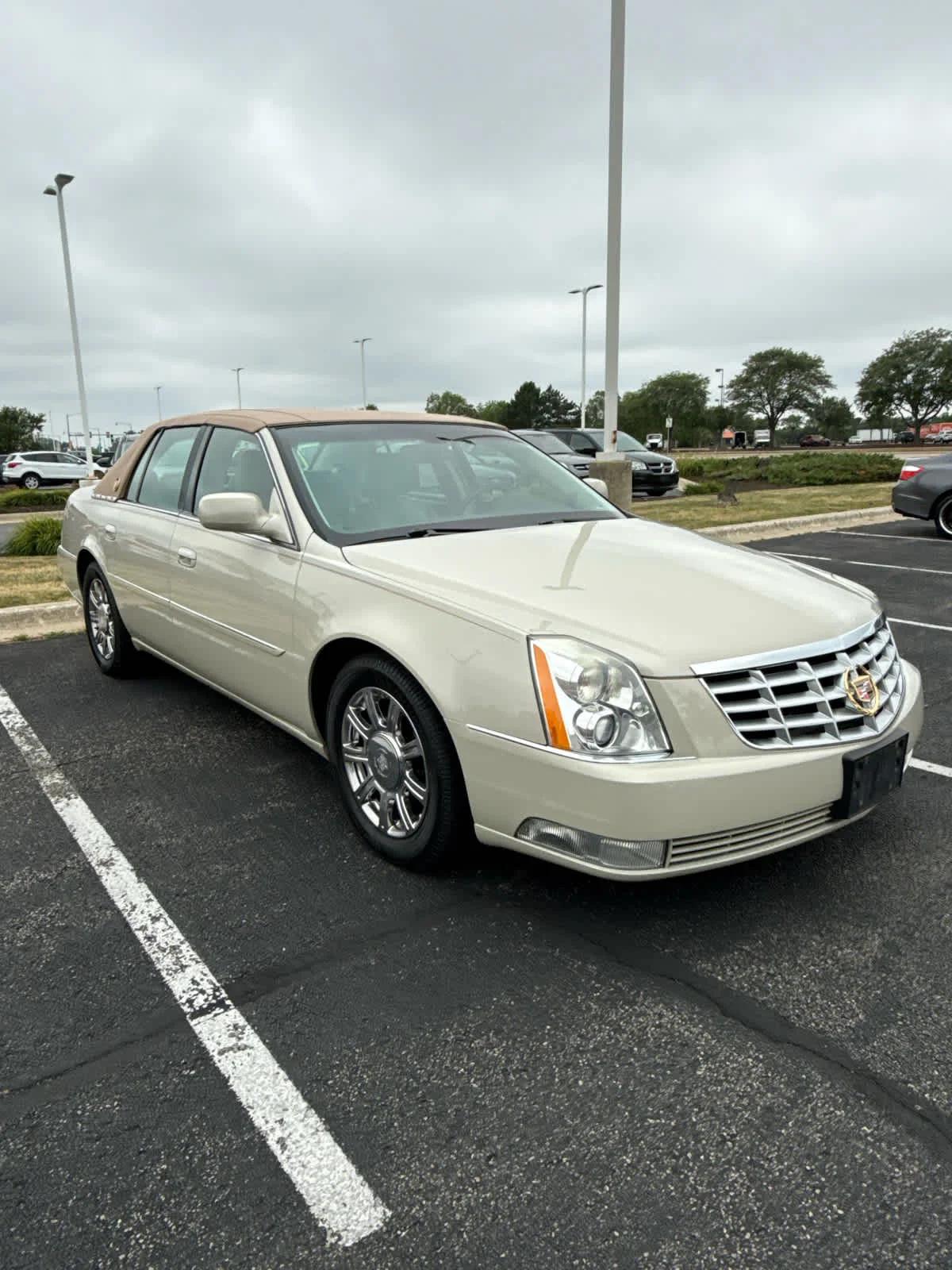 cadillac dts 2011 1G6KA5E67BU104290 image cadillac dts 2011 1G6KA5E67BU104290 image