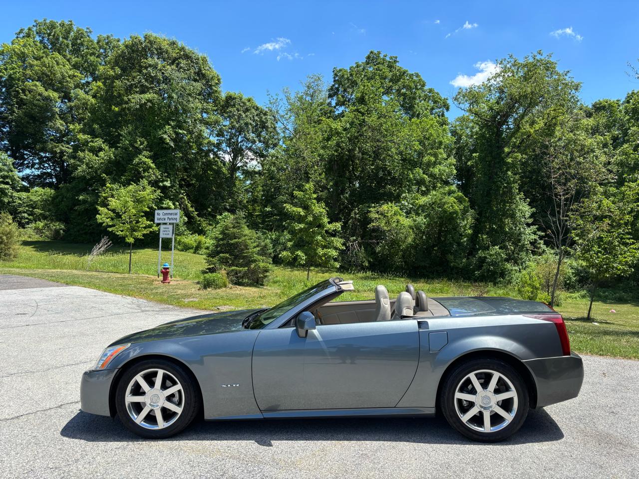 cadillac xlr 2004 1G6YV34A645600574 image cadillac xlr 2004 1G6YV34A645600574 image